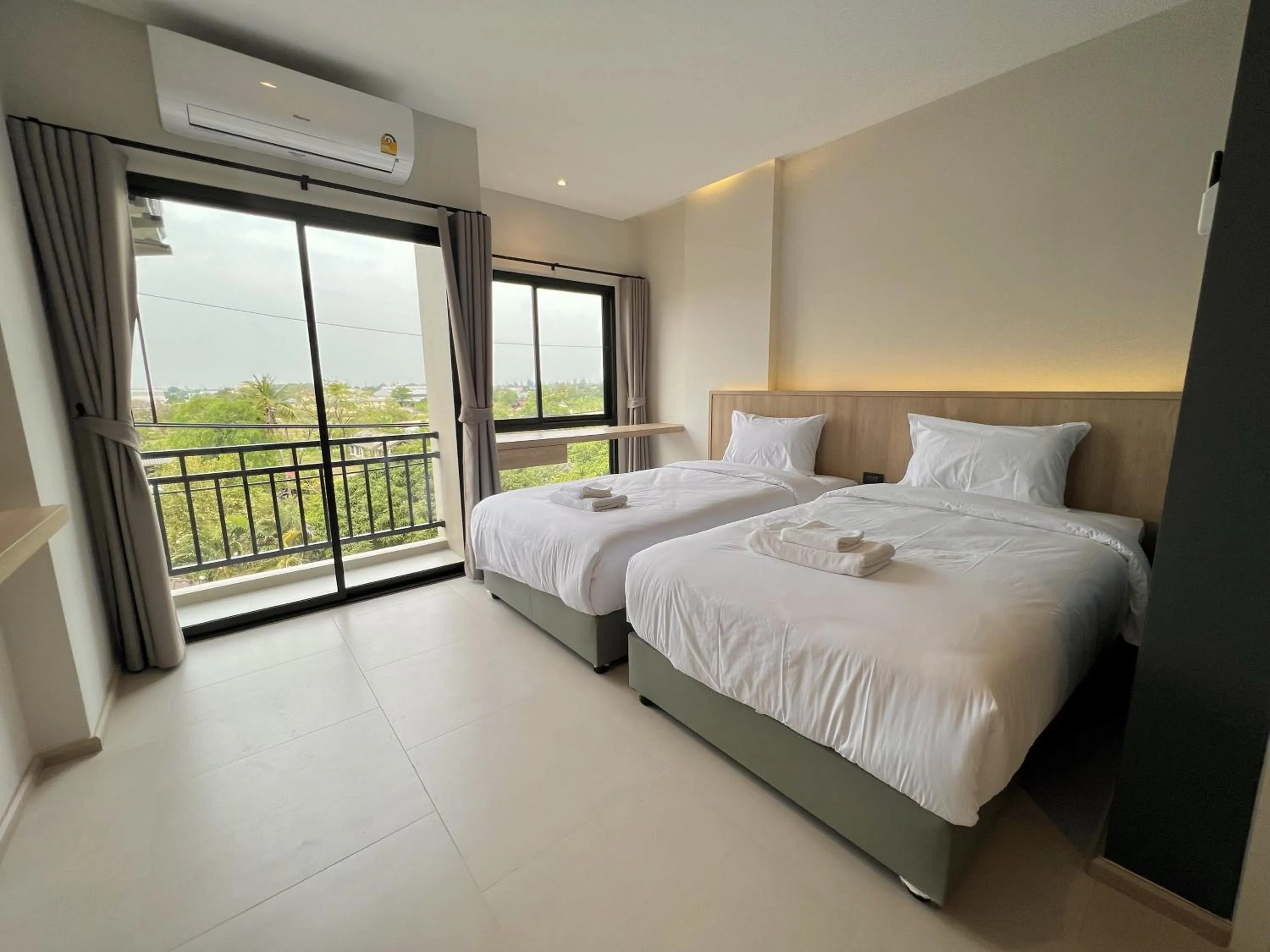 Bed in The Way Hotel Ban Pong