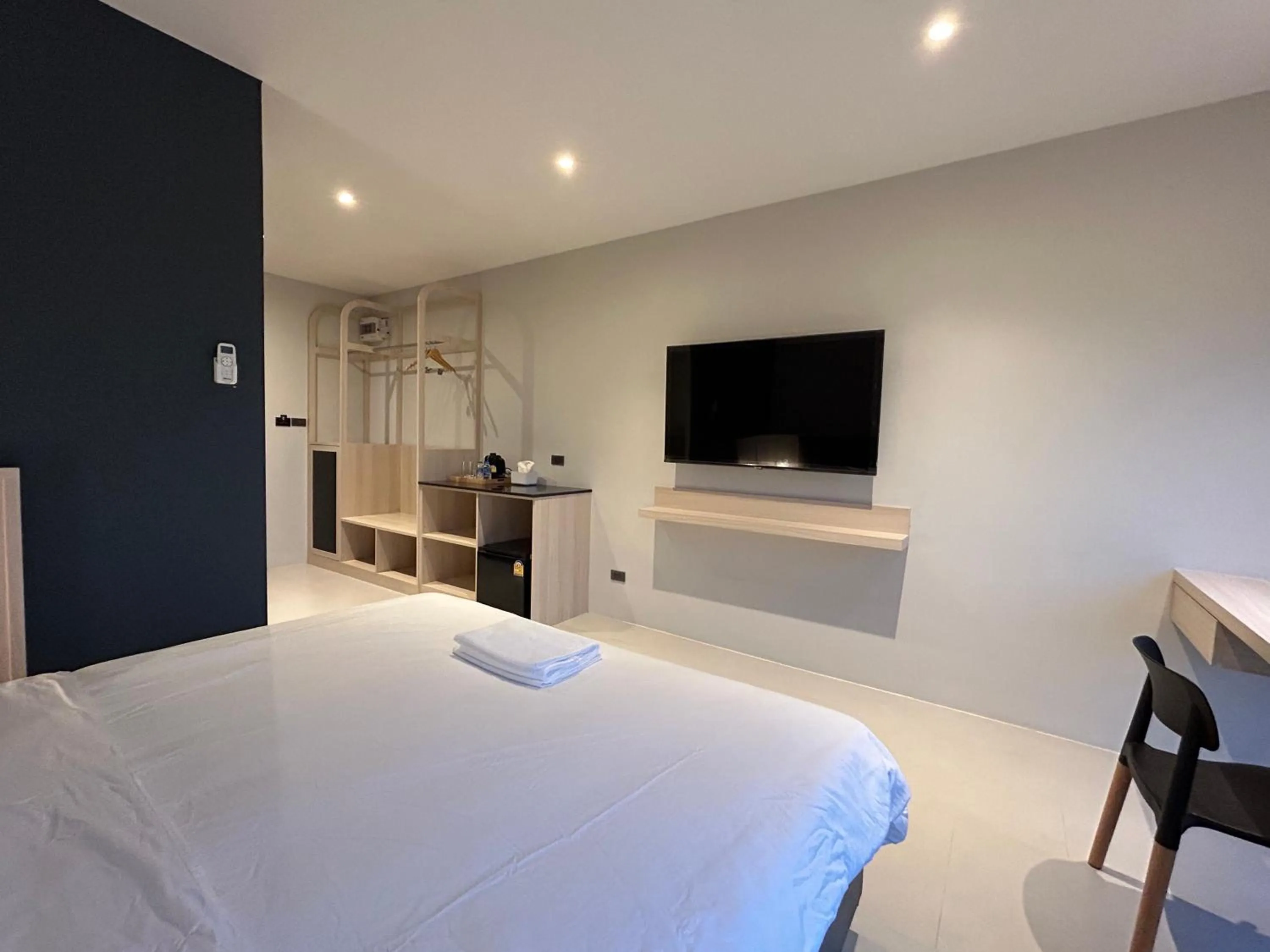 TV and multimedia, Bed in The Way Hotel Ban Pong