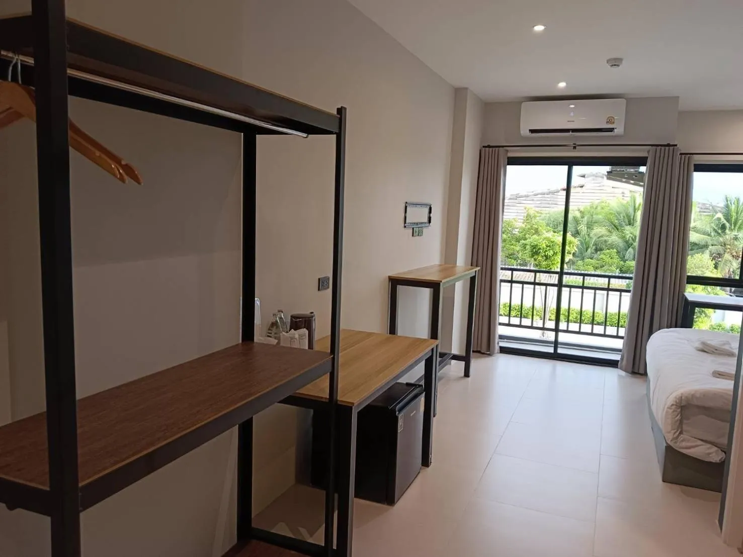 Bed in The Way Hotel Ban Pong