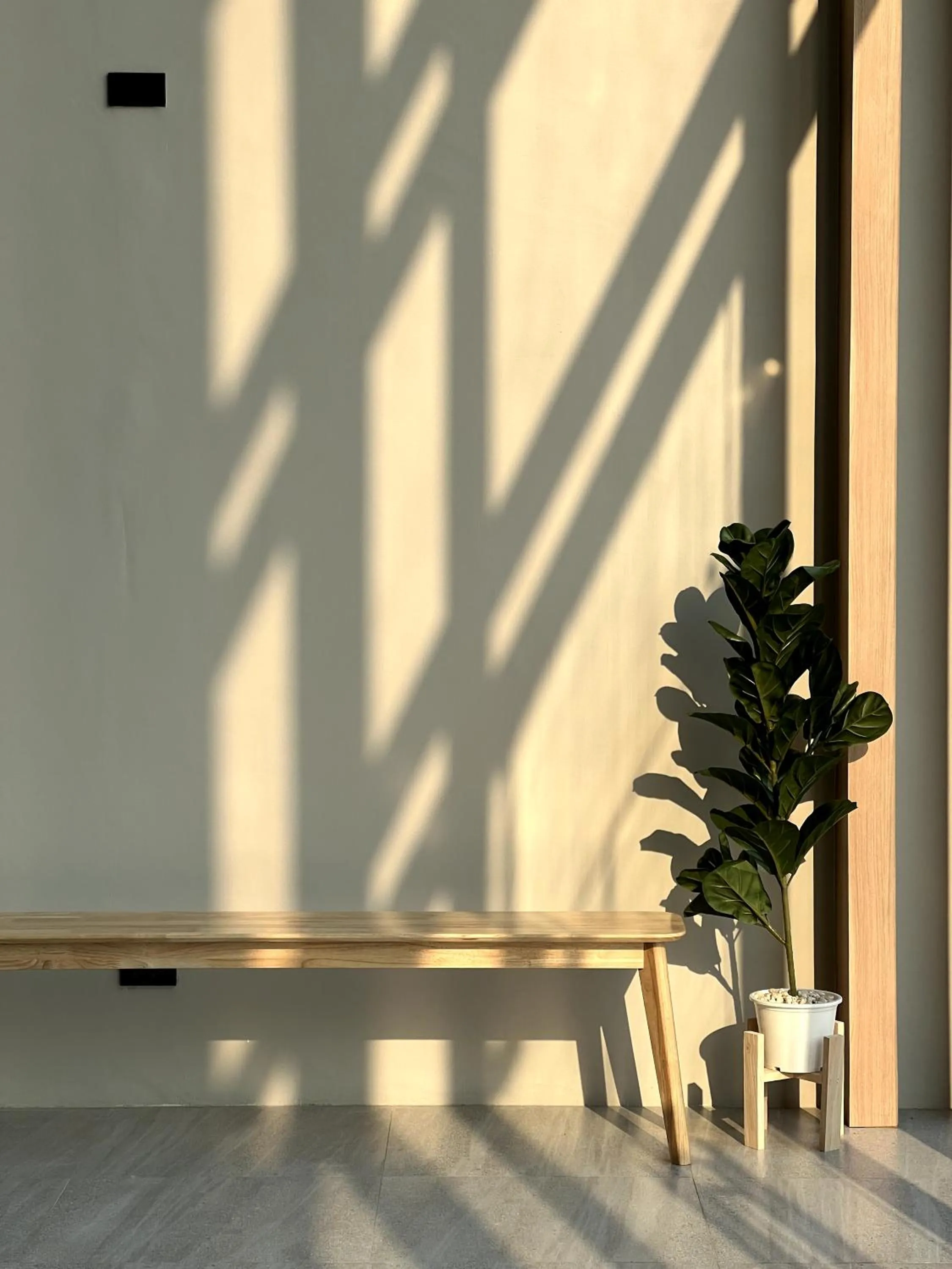 Day in The Way Hotel Ban Pong