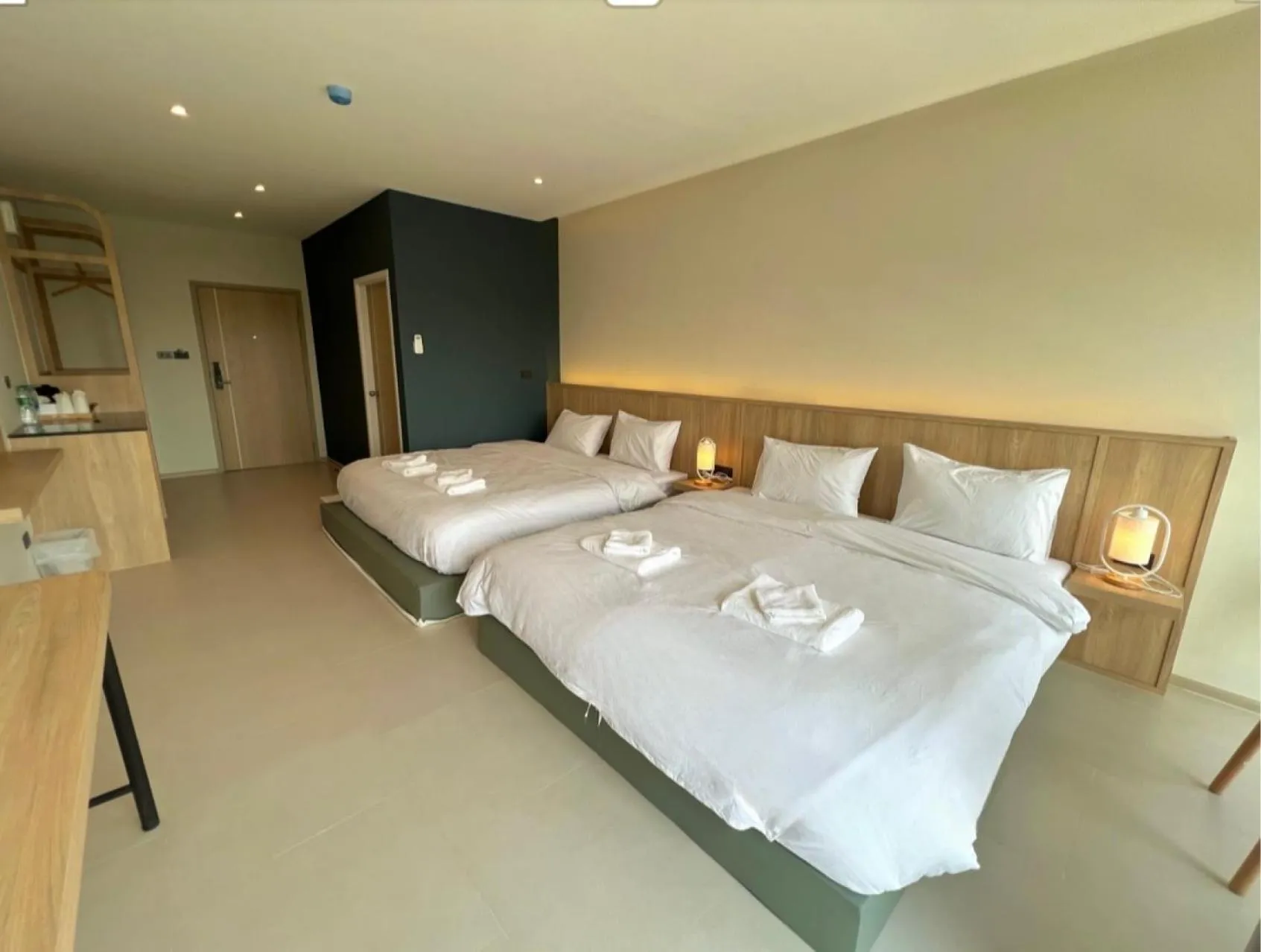 Bed in The Way Hotel Ban Pong