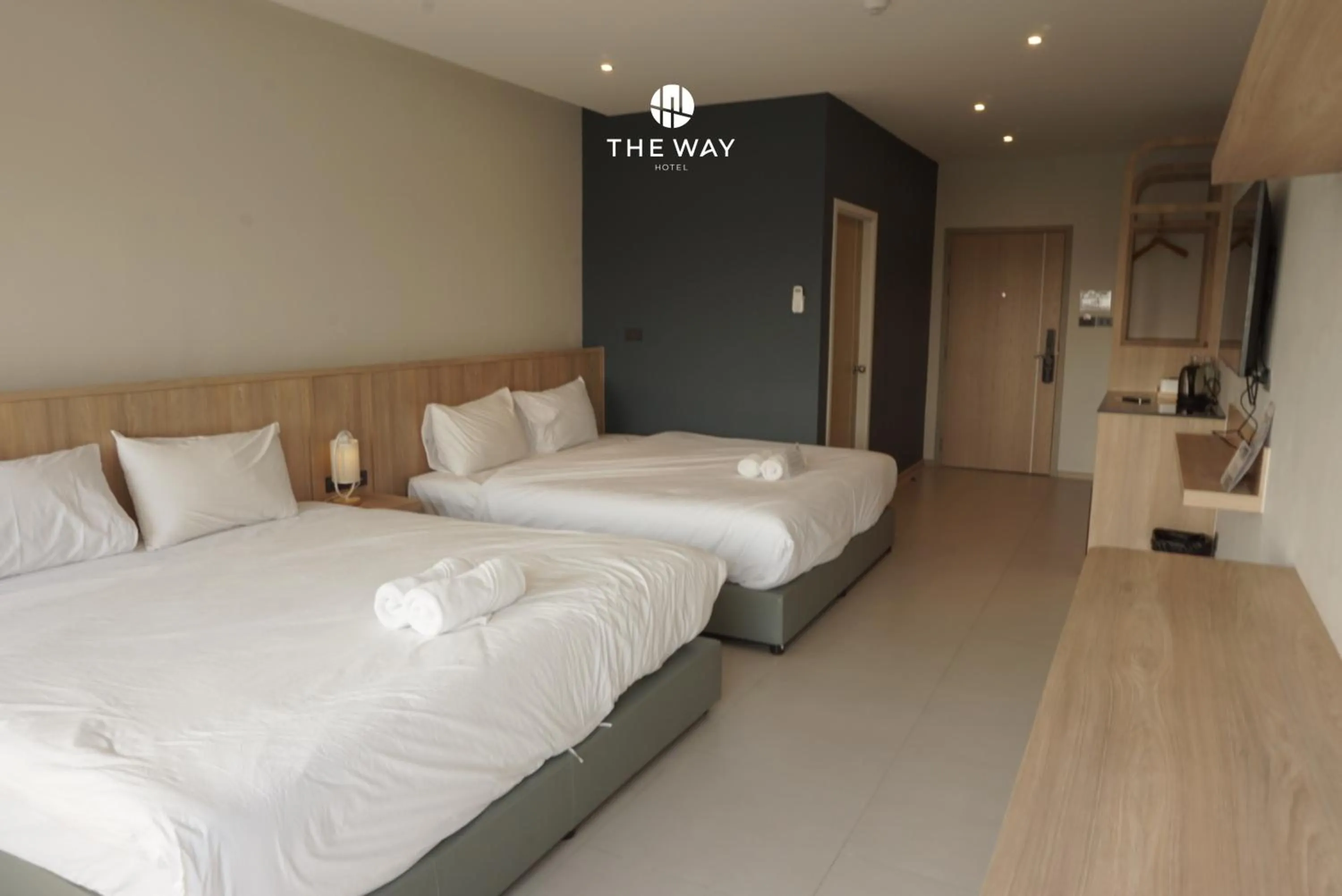 Bed in The Way Hotel Ban Pong