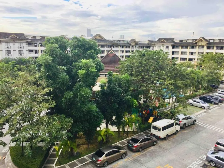 *Accessible 2BR condo close to SM Marikina/LRT 2*