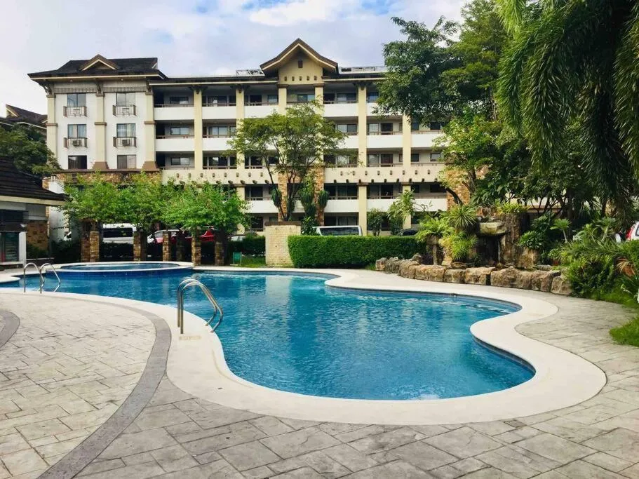 *Accessible 2BR condo close to SM Marikina/LRT 2*