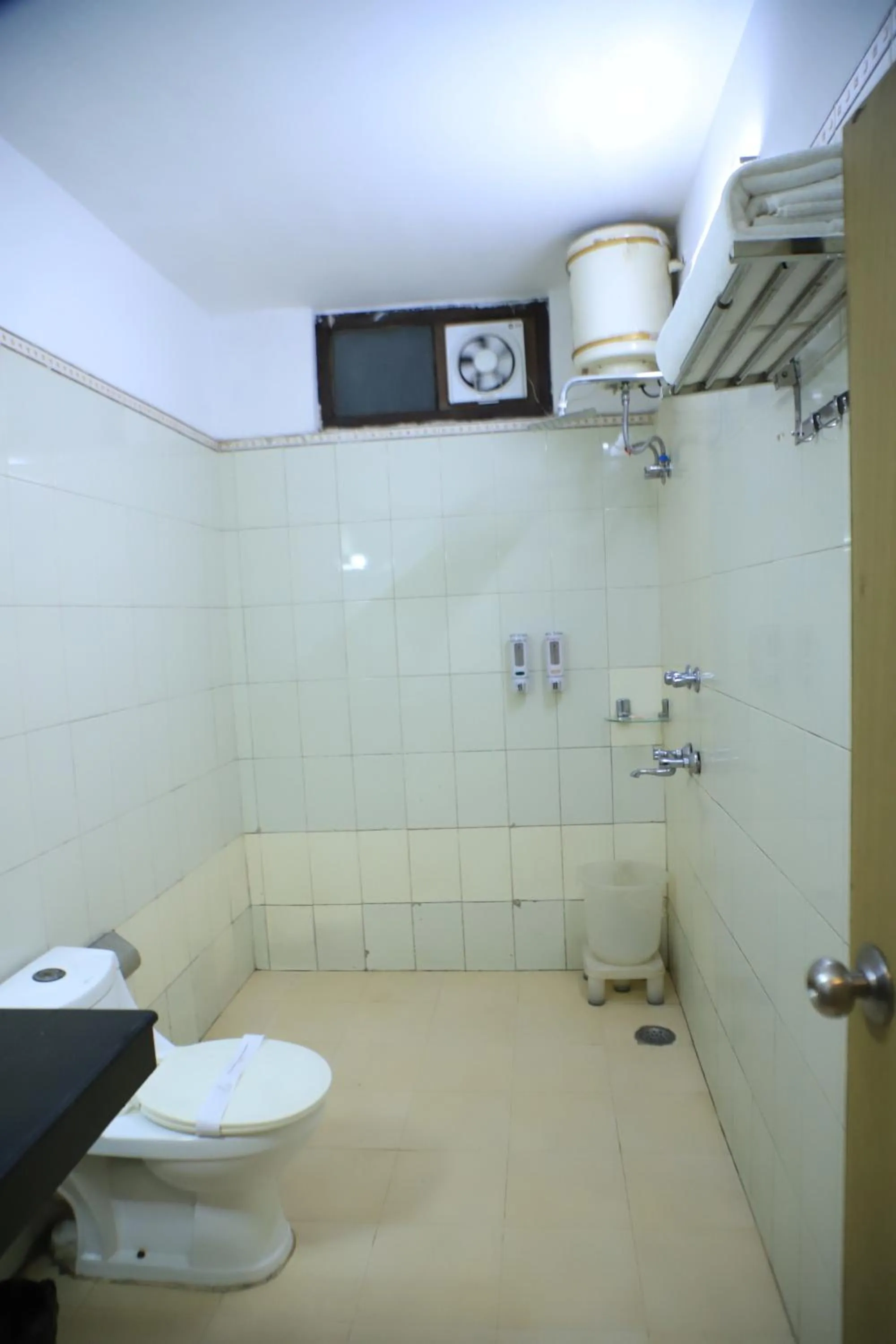 Toilet in Corbett Paradiso Resort Dikhuli