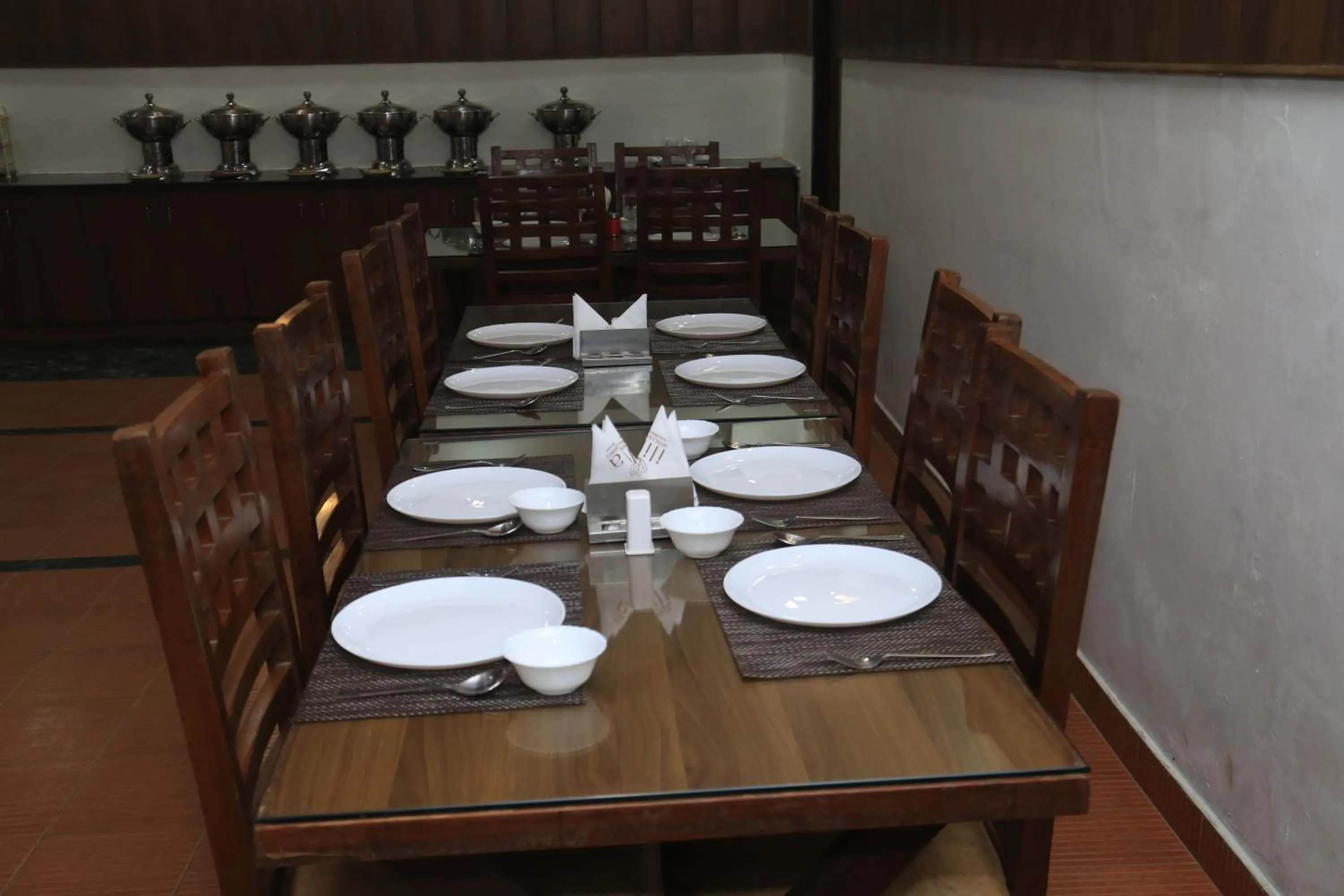 Dining area in Corbett Paradiso Resort Dikhuli
