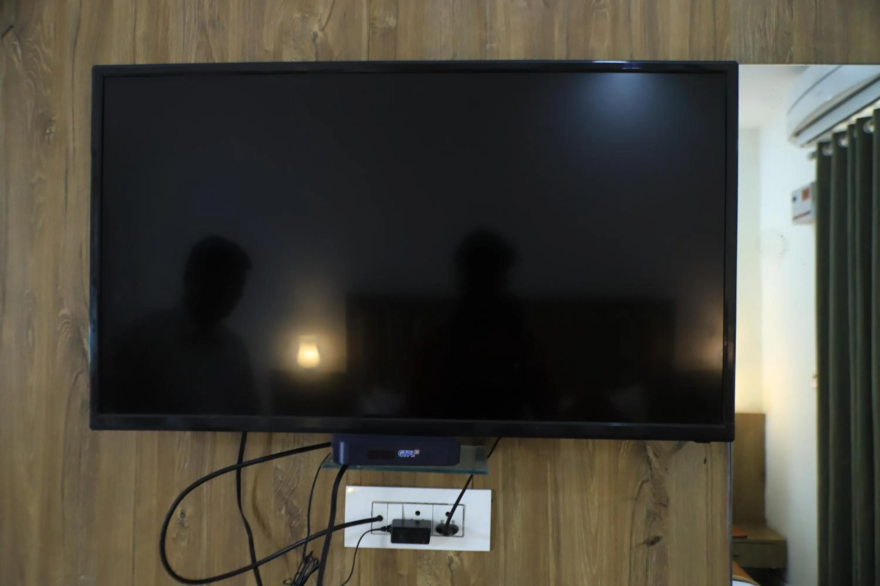 TV and multimedia in Corbett Paradiso Resort Dikhuli