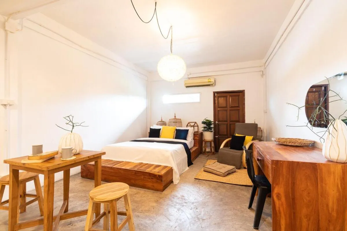 Bed in Near One Nimman 4Bedrooms TownHouse