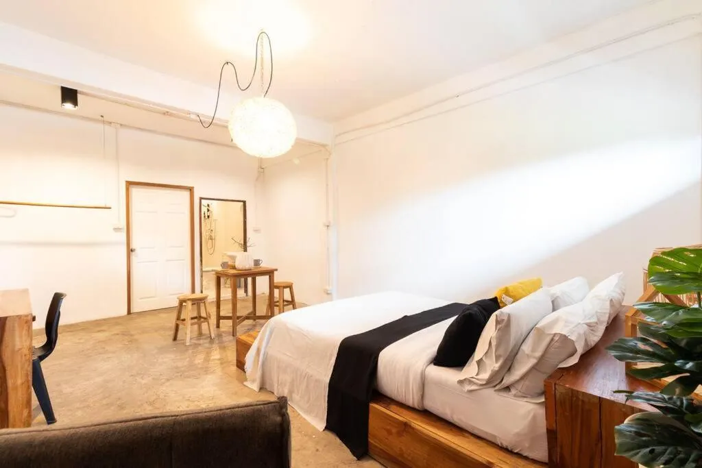 Bed in Near One Nimman 4Bedrooms TownHouse