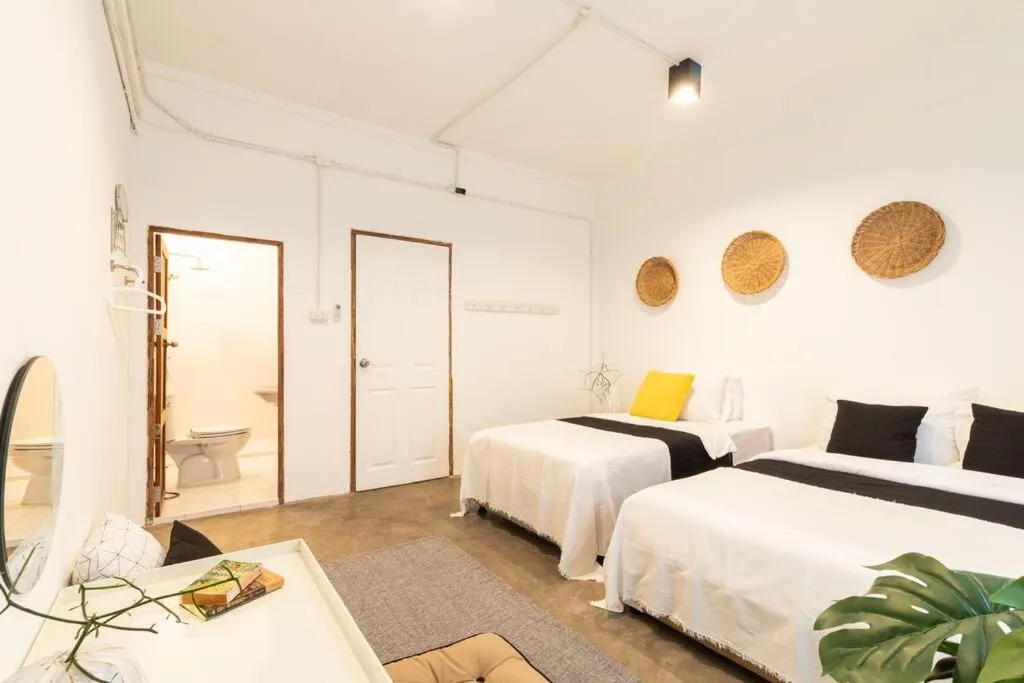 Bed in Near One Nimman 4Bedrooms TownHouse