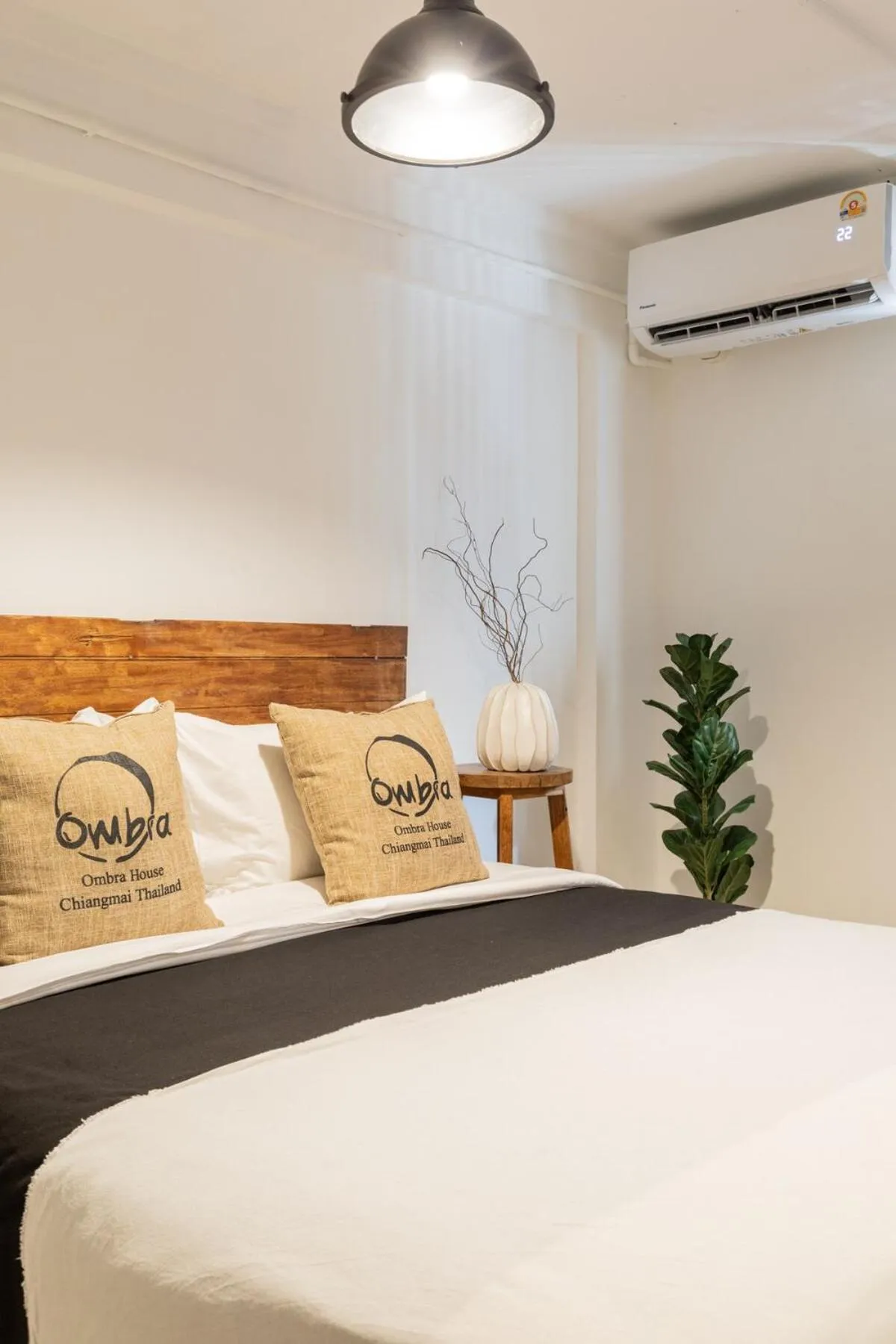 Bed in Near One Nimman 4Bedrooms TownHouse