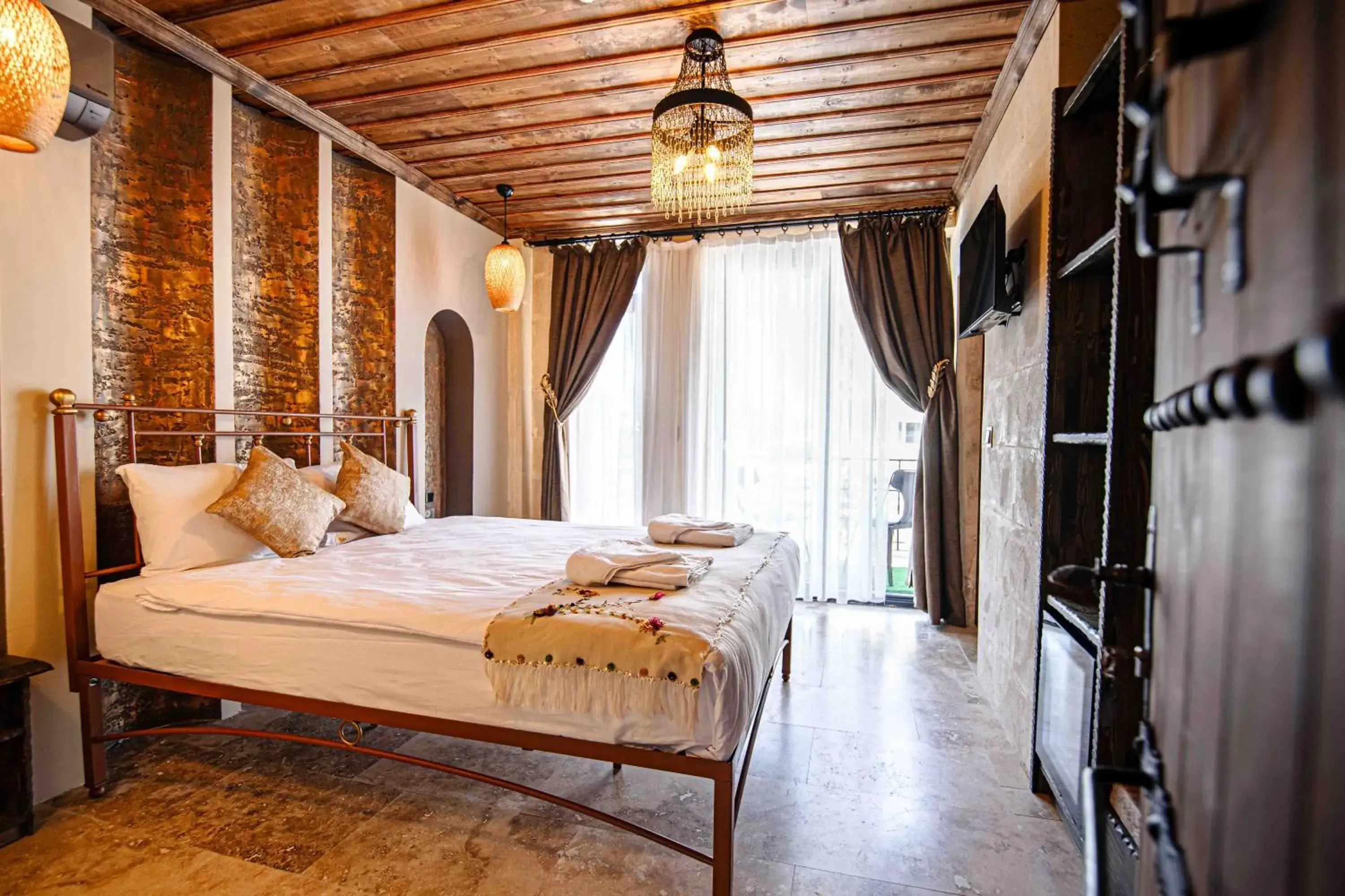 Deluxe Double Room - single occupancy in Alika Castle House Deluxe Double Room - single occupancy in Alika Castle House