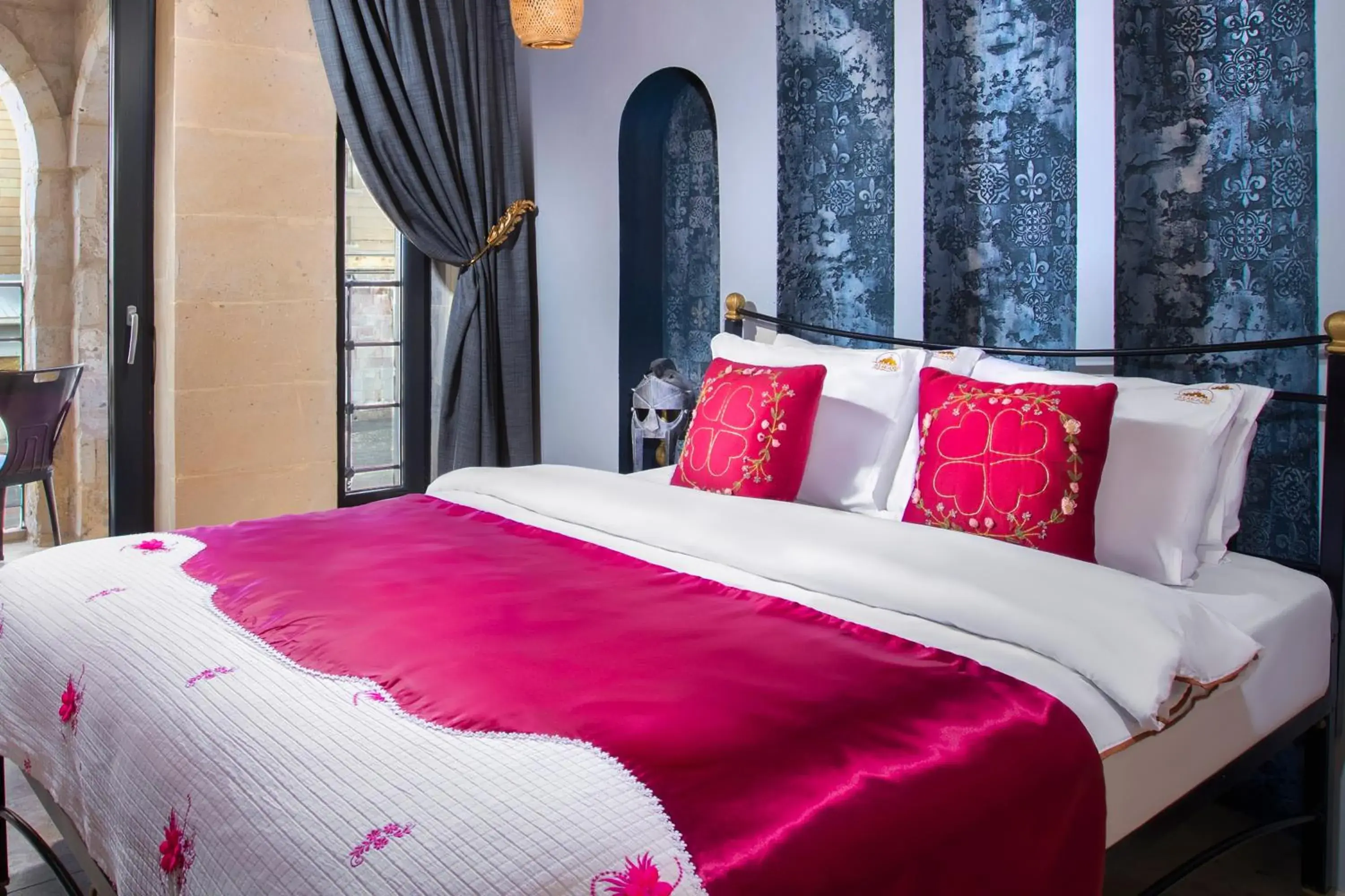 Deluxe Double Room - single occupancy in Alika Castle House Deluxe Double Room - single occupancy in Alika Castle House