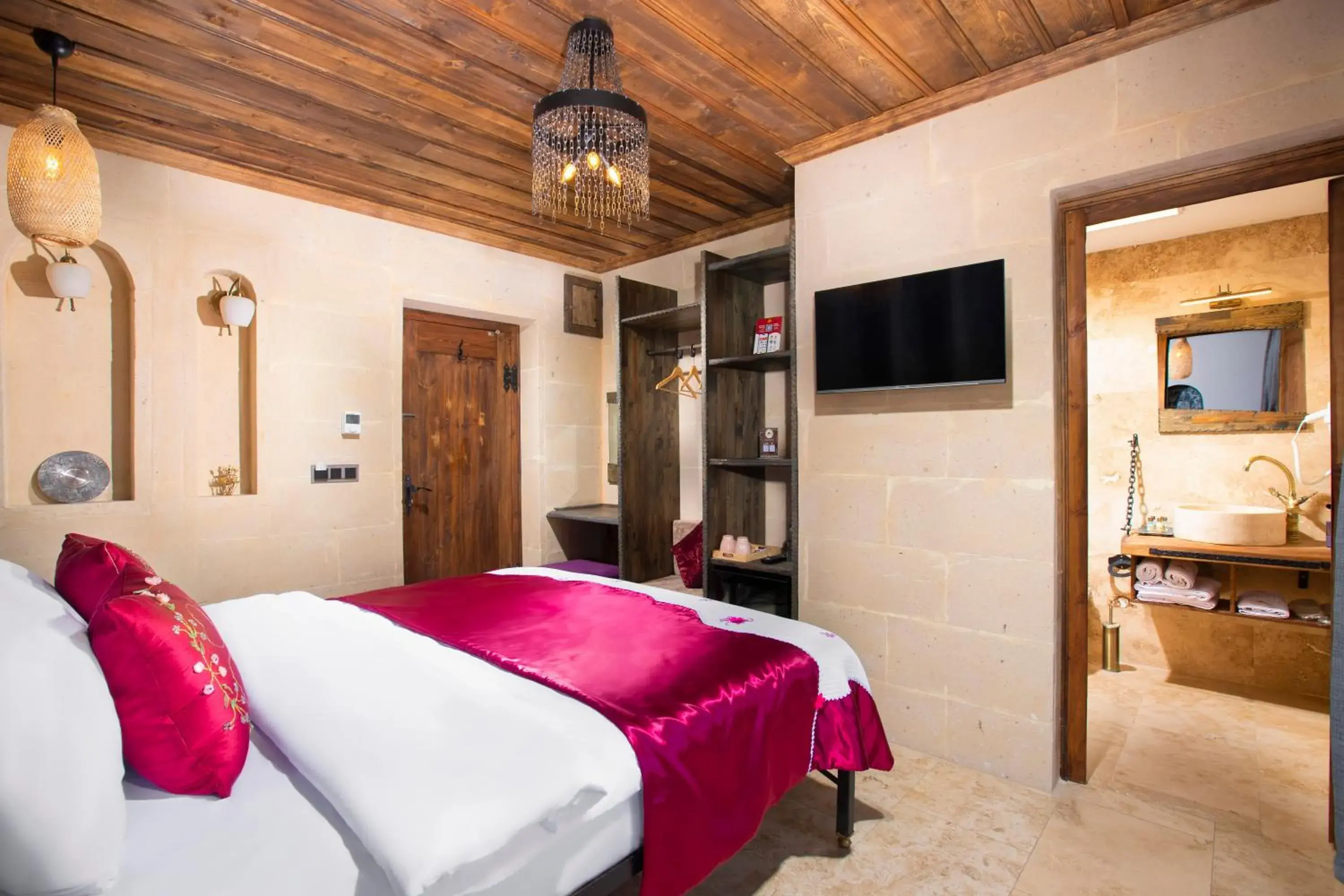 Deluxe Double Room - single occupancy in Alika Castle House Deluxe Double Room - single occupancy in Alika Castle House