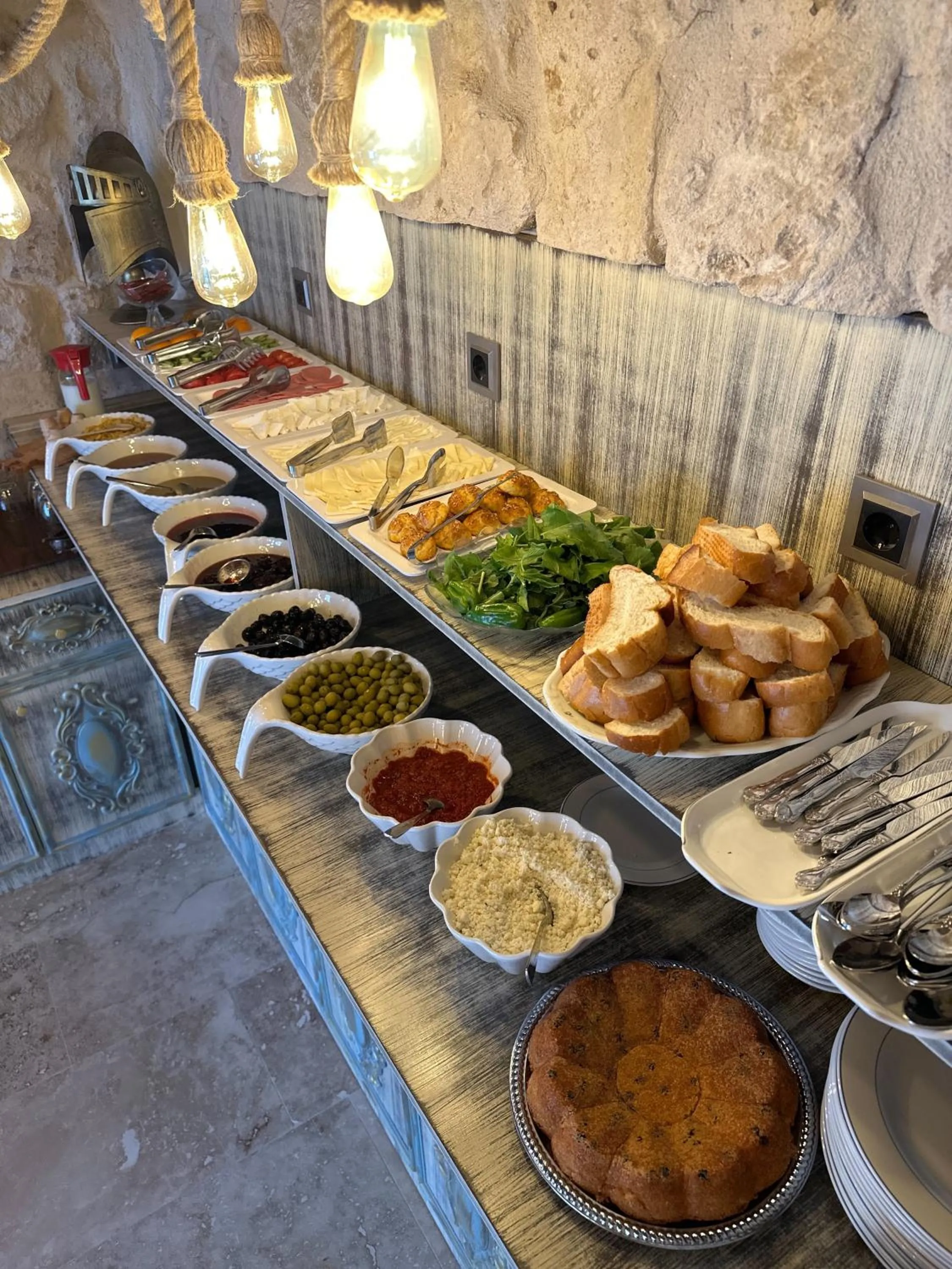 Restaurant/places to eat in Alika Castle House