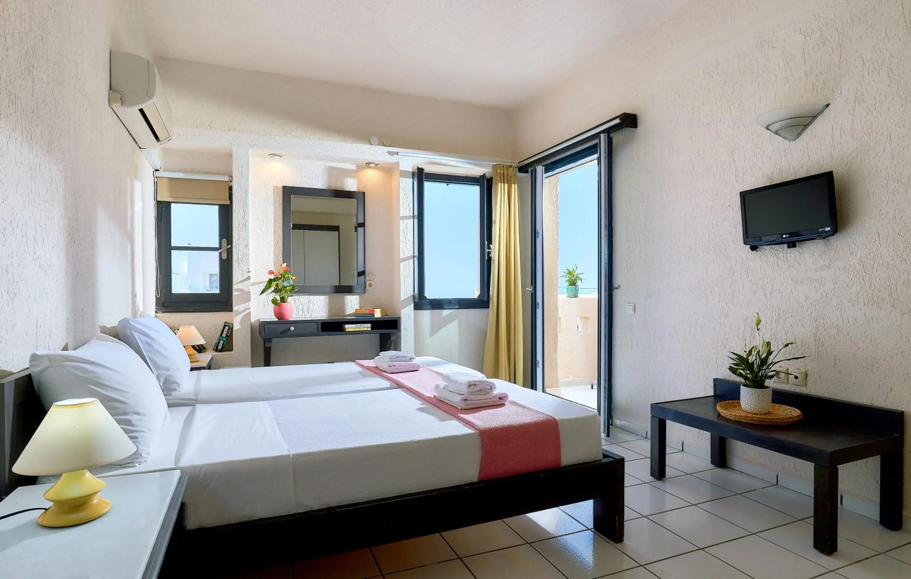 Bed in Creteco Hotel & Suites