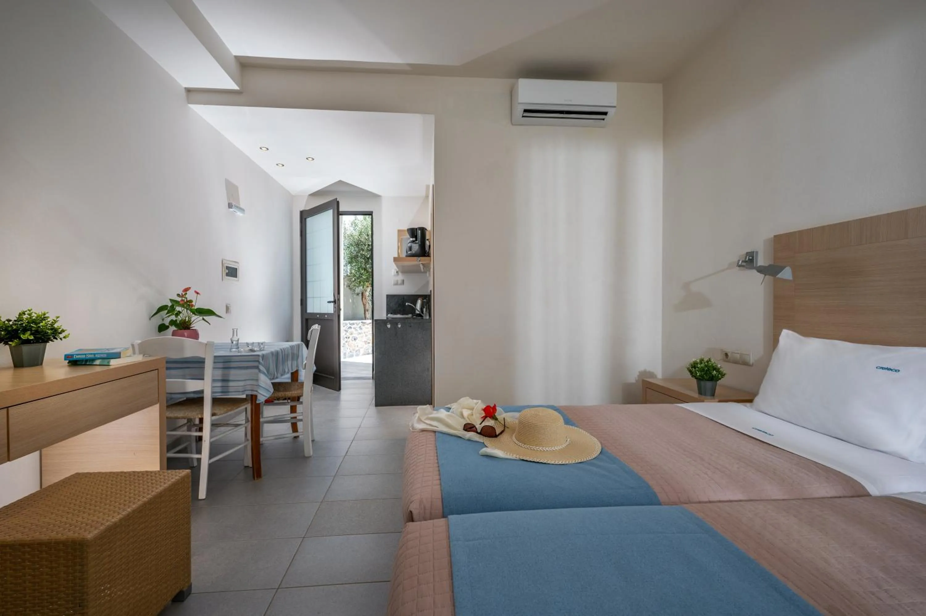 Photo of the whole room, Bed in Creteco Hotel & Suites