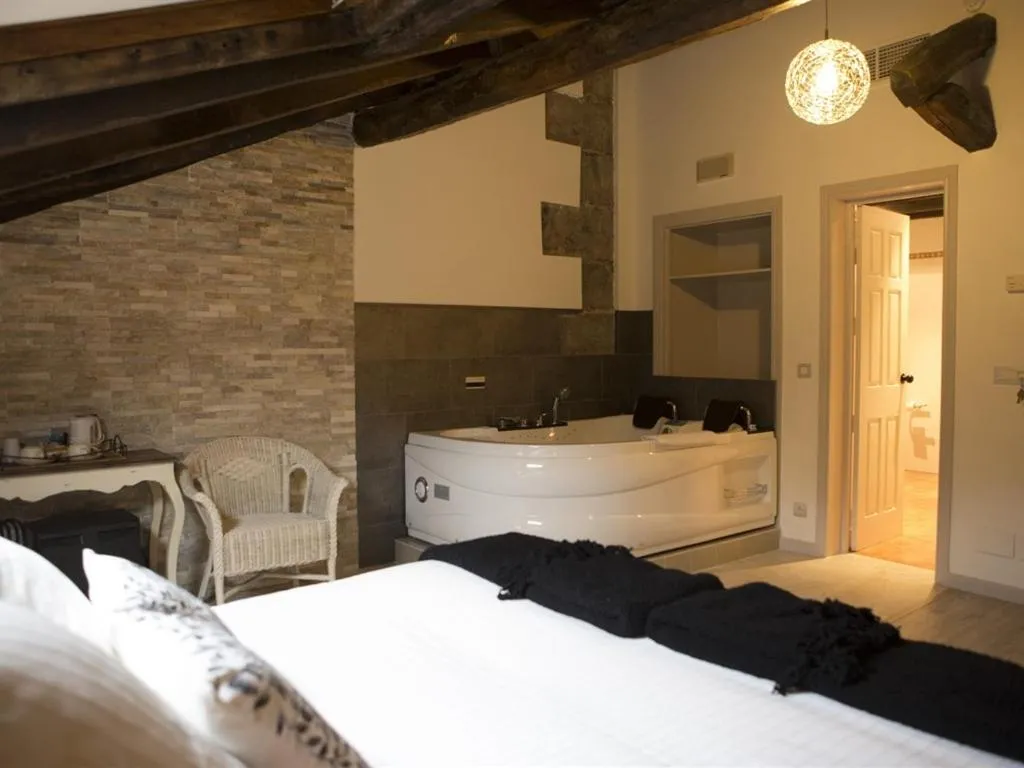 Bathroom, Bed in Akla Hotel Palacio Torre de Ruesga