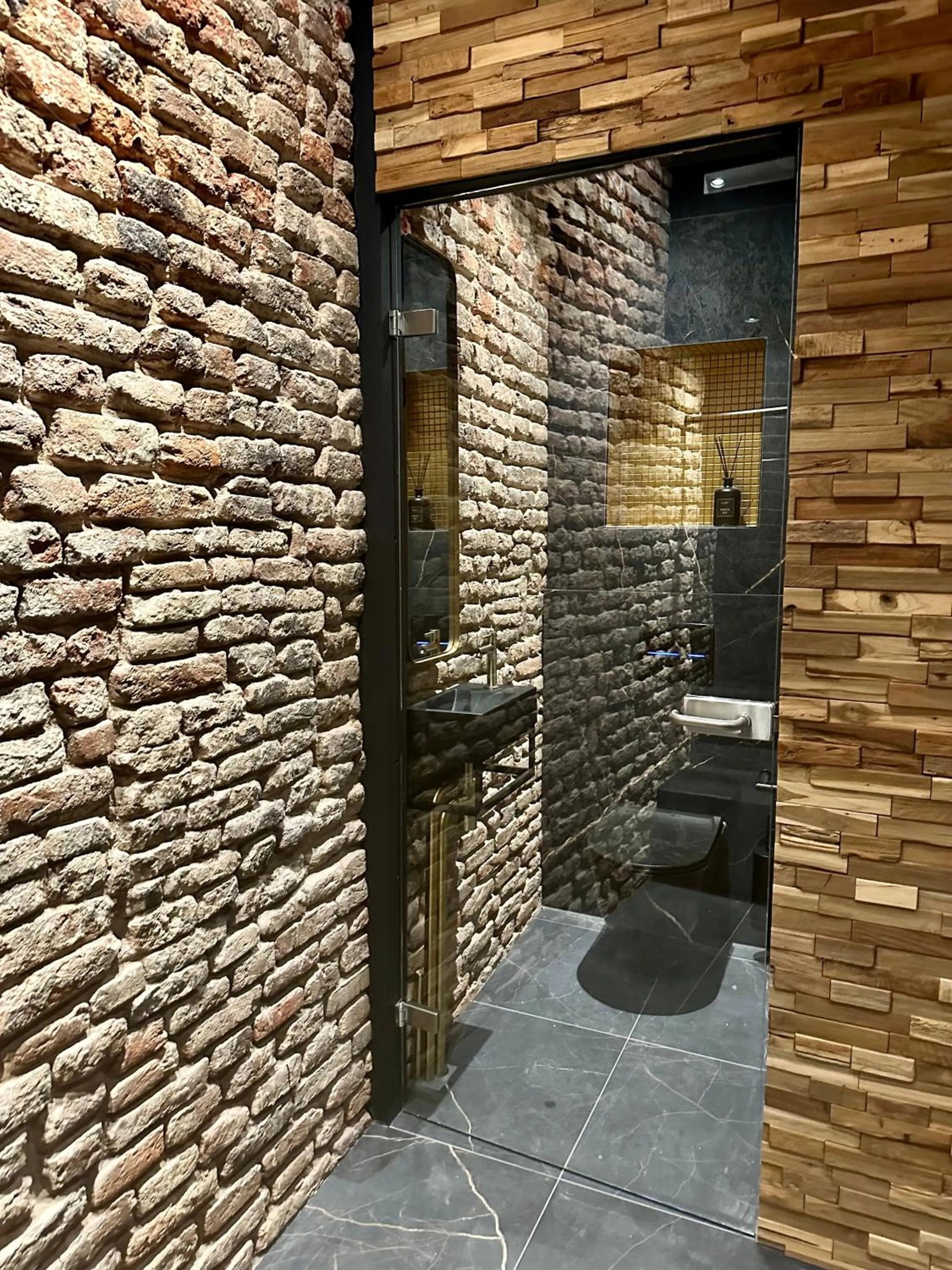 Toilet in Hotel de Prince