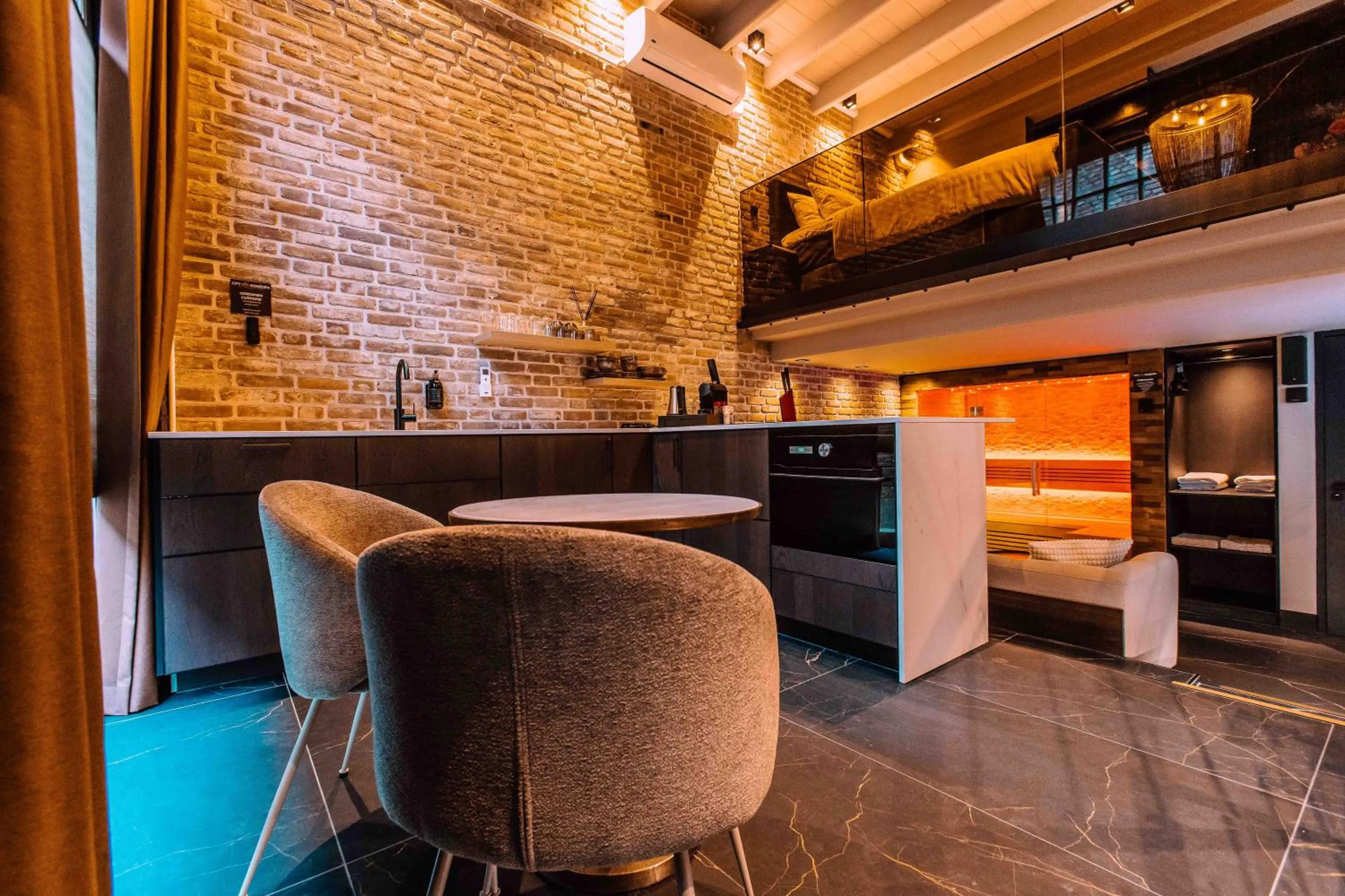 Kitchen or kitchenette, Bed in Hotel de Prince