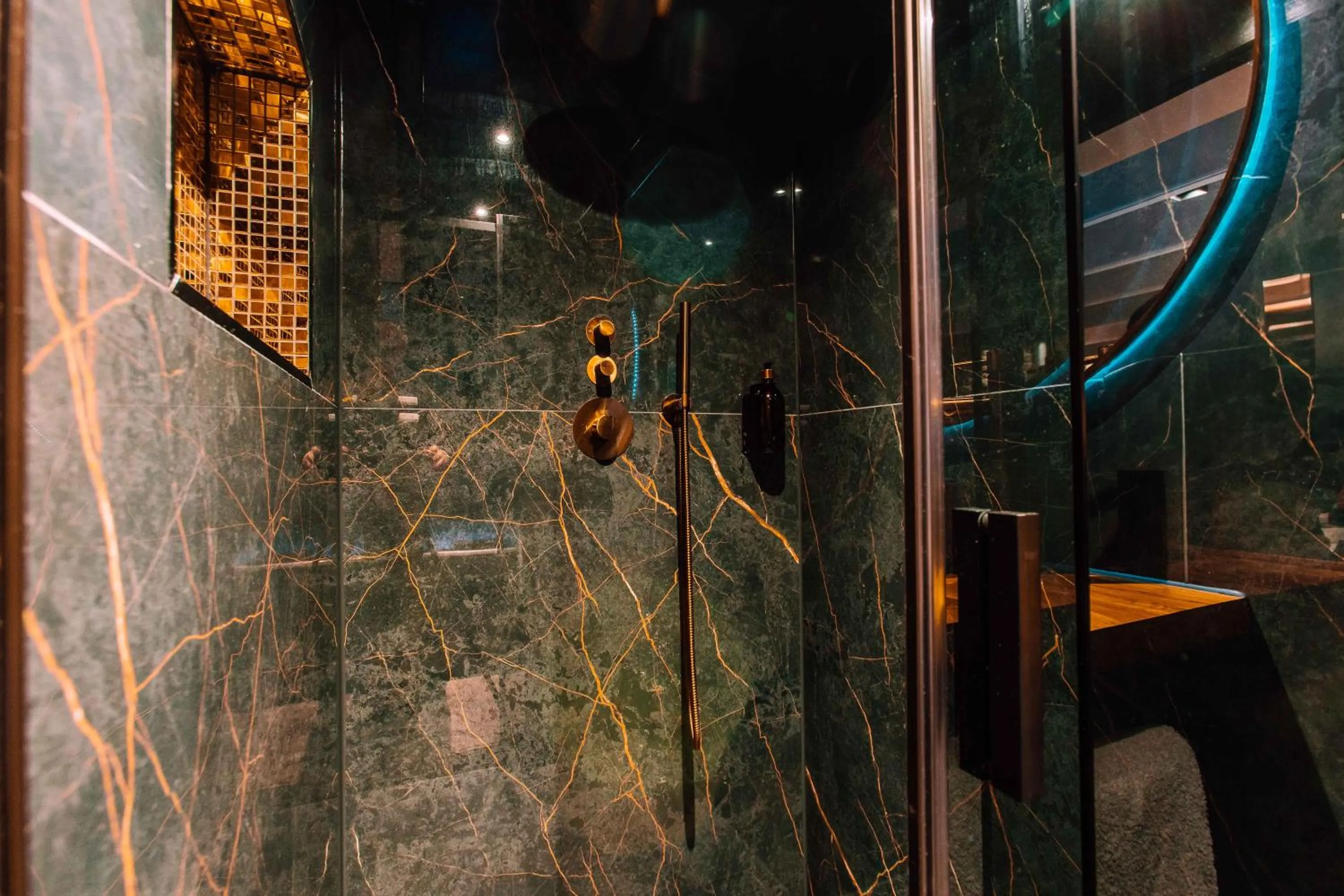 Shower in Hotel de Prince