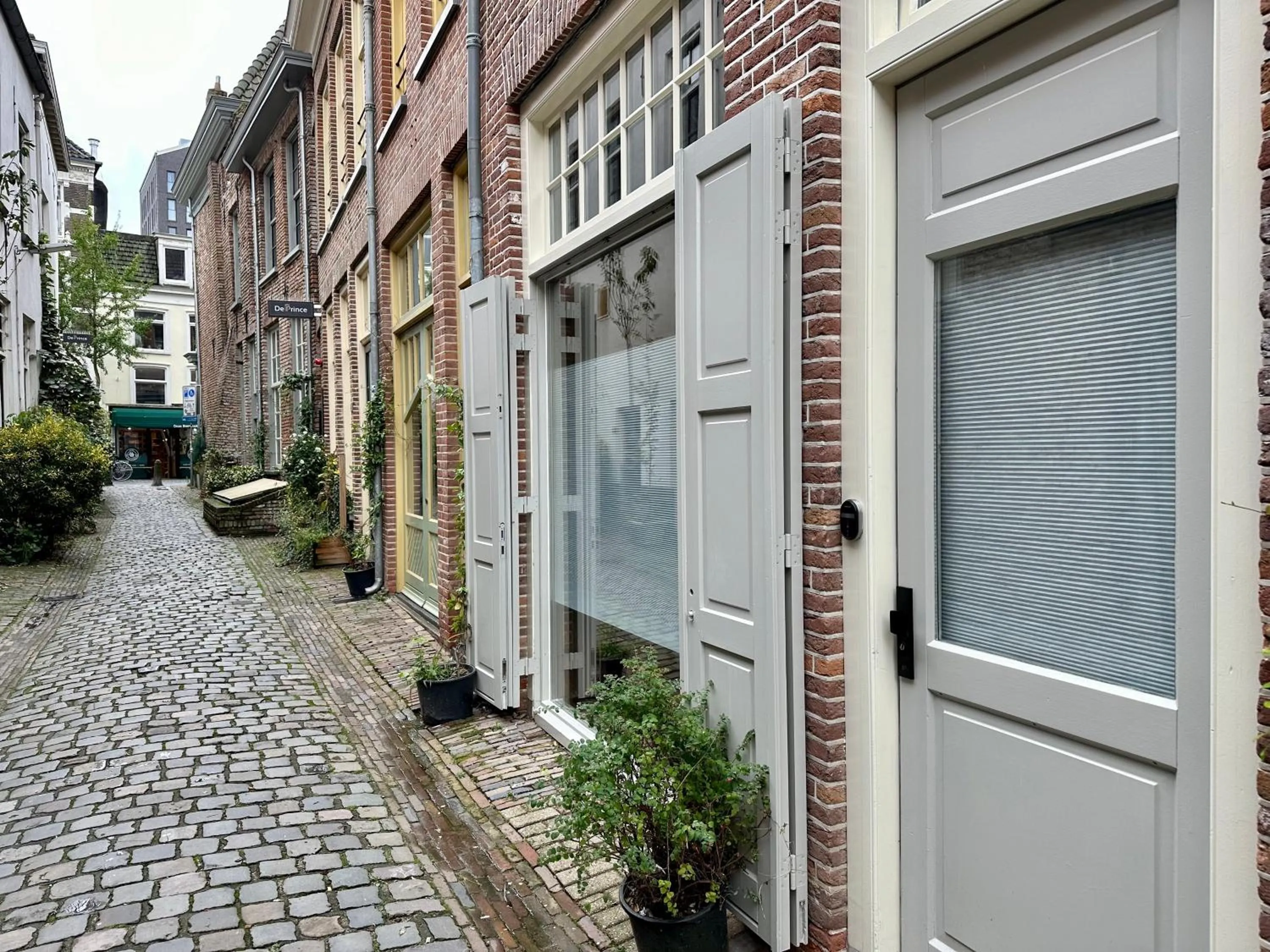 Property building in Hotel de Prince