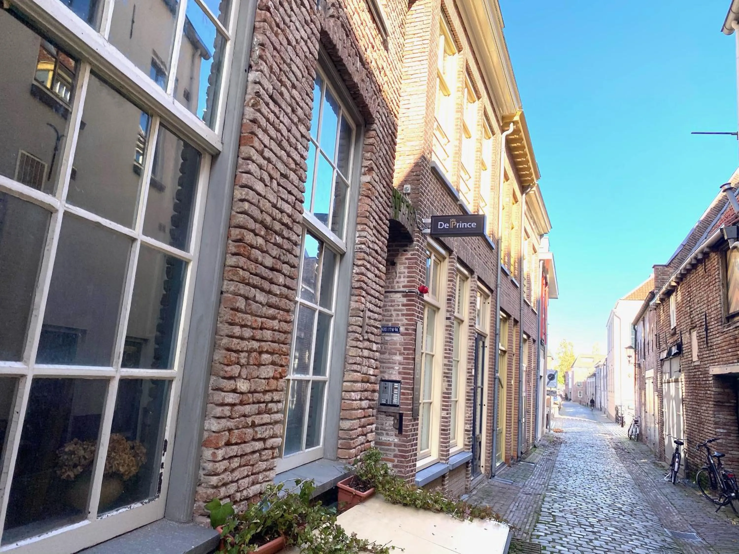 Property building in Hotel de Prince