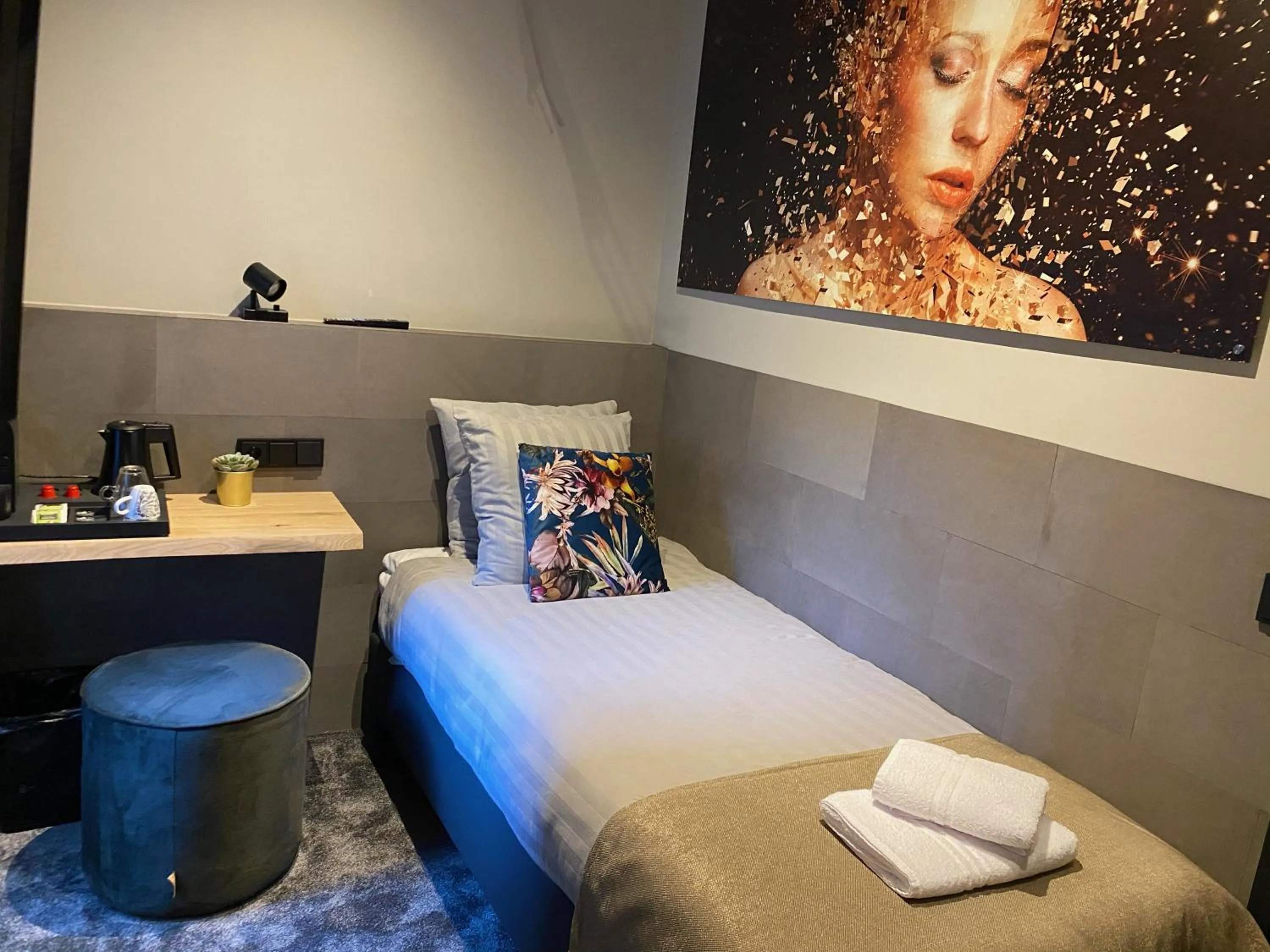 Photo of the whole room, Bed in Hotel de Prince