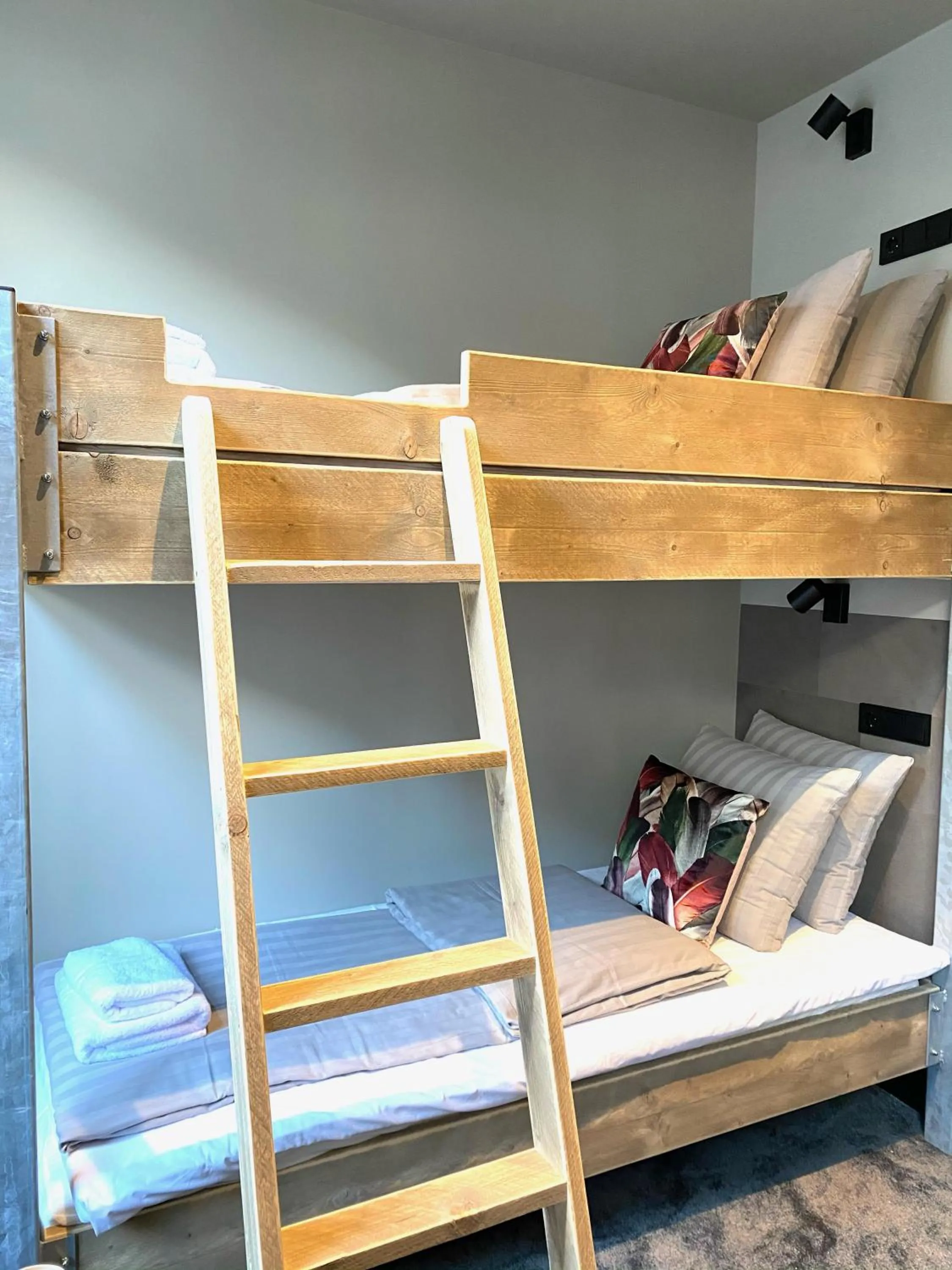 bunk bed, Bed in Hotel de Prince