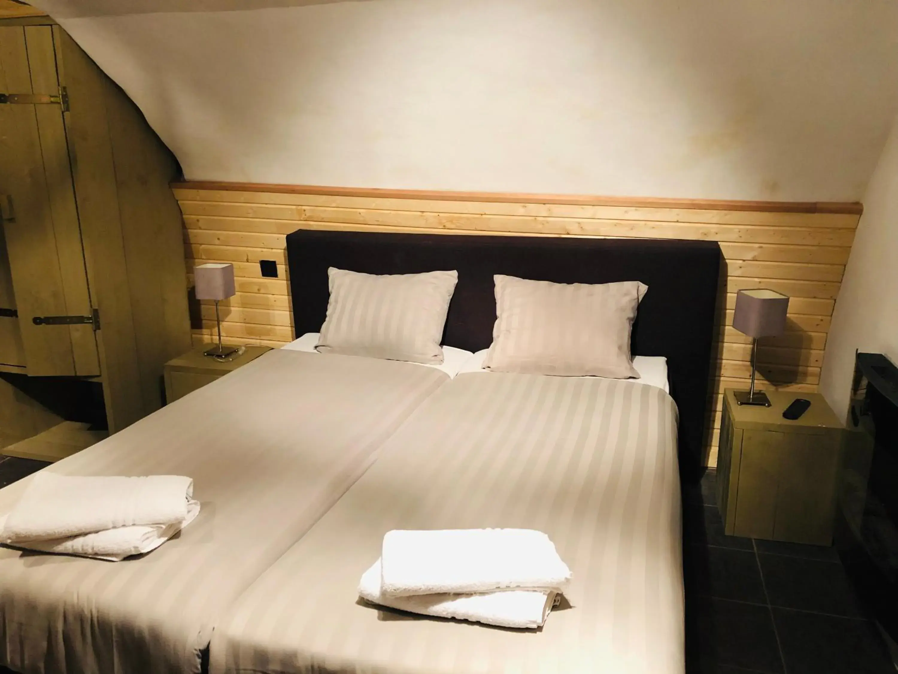 Basement Room with Sauna in Hotel de Prince Basement Room with Sauna in Hotel de Prince