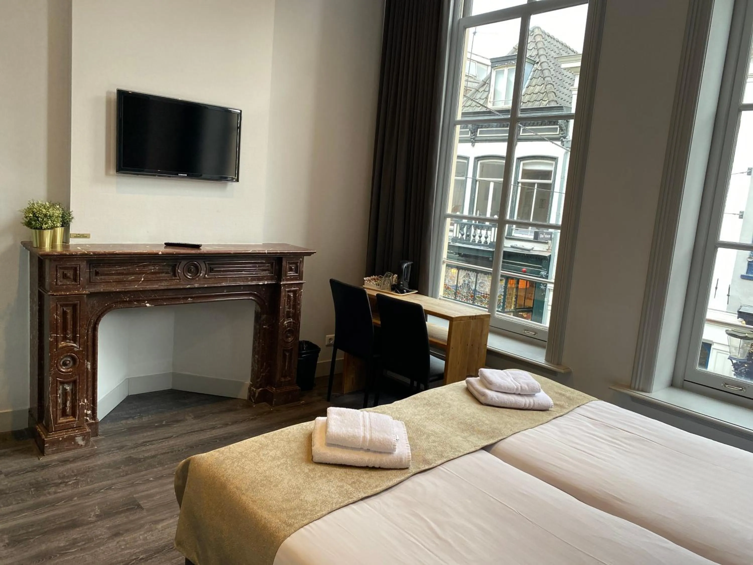 View (from property/room), Bed in Hotel de Prince