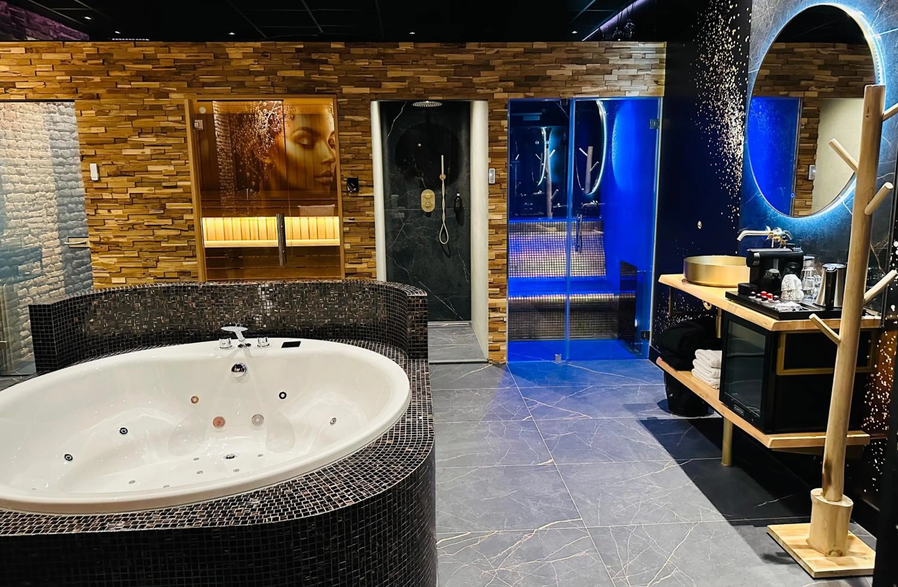 Hot Tub in Hotel de Prince