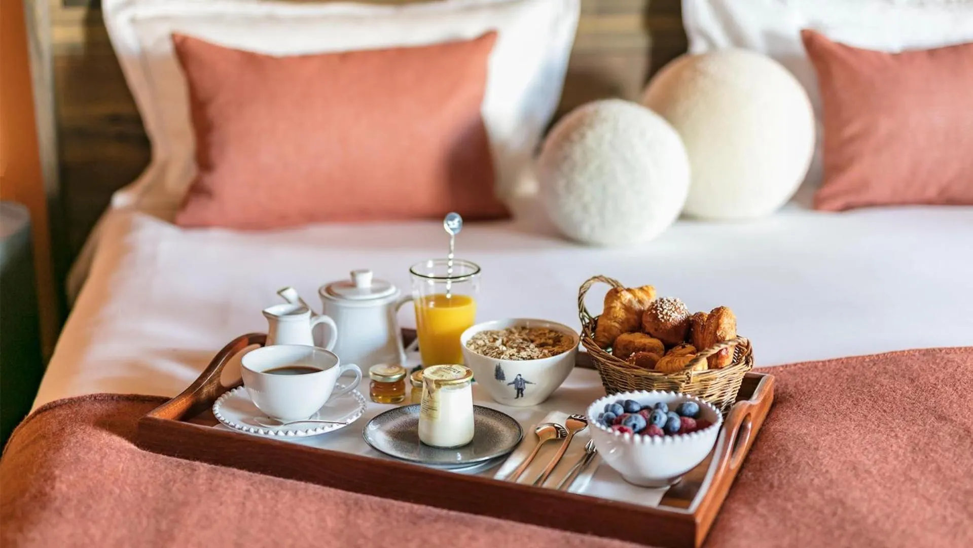 Breakfast, Bed in Riwayat Guest House