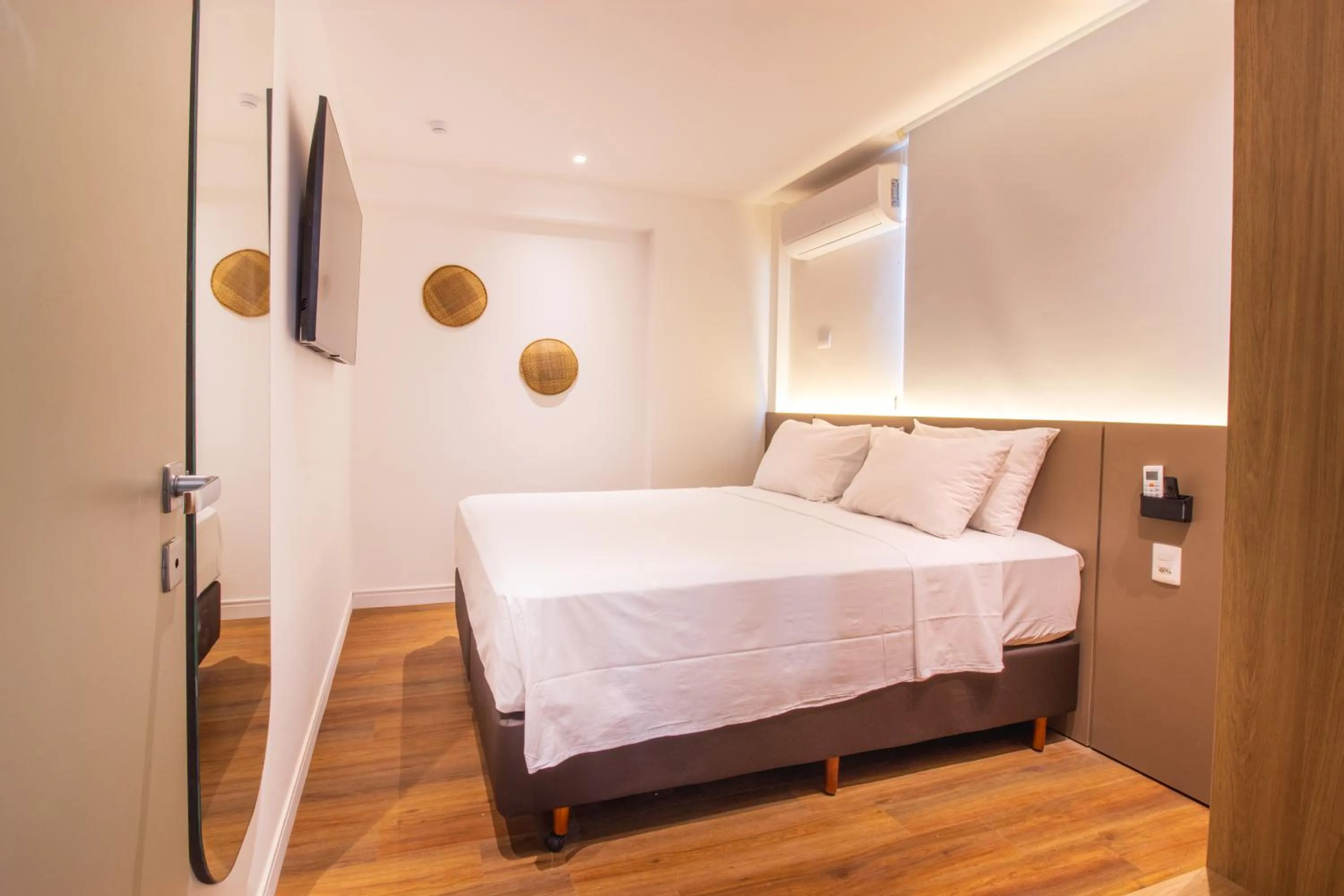 Photo of the whole room, Bed in Anna Suites Arpoador