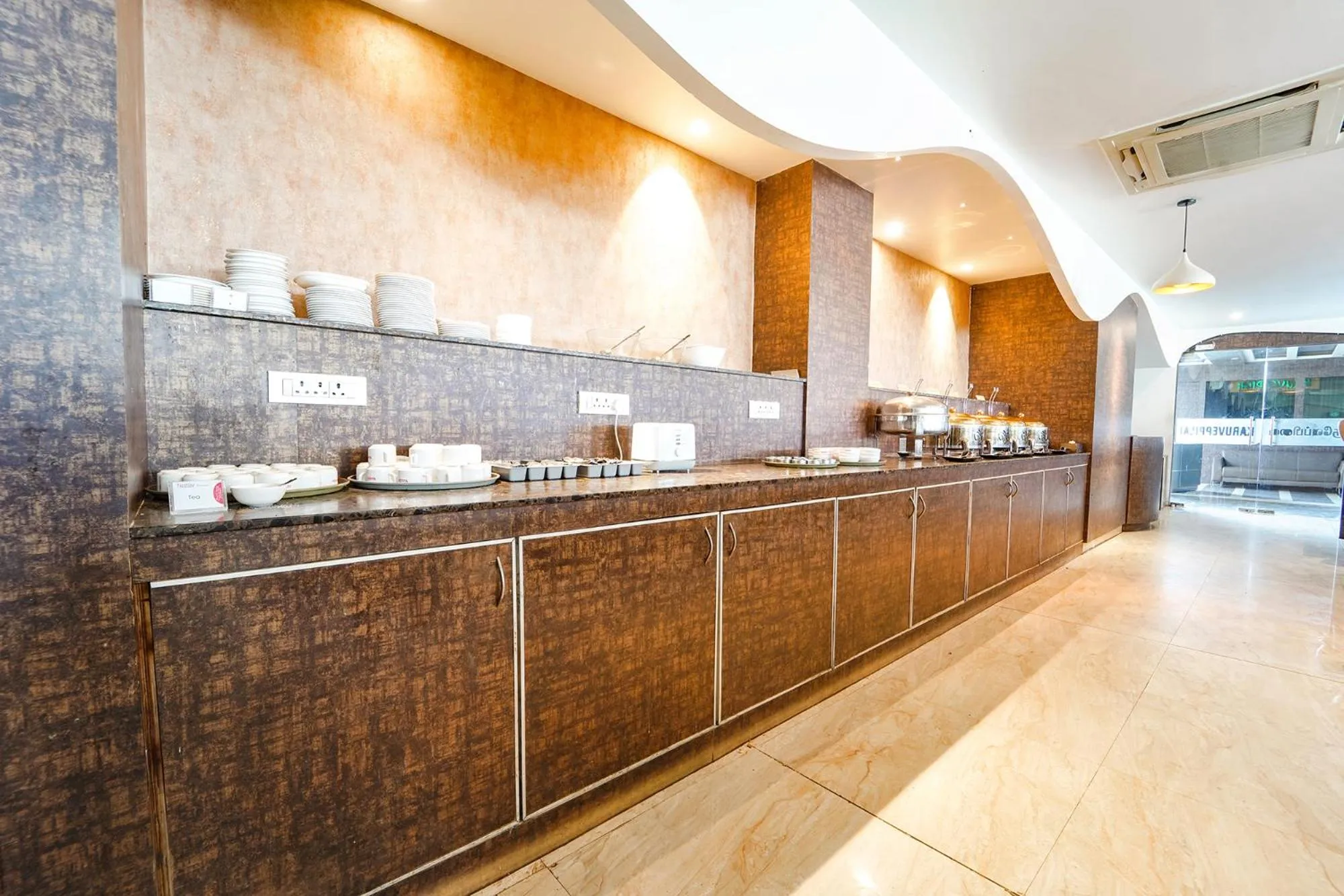 Restaurant/places to eat in Oriva Nestlay Rooms Ramnad