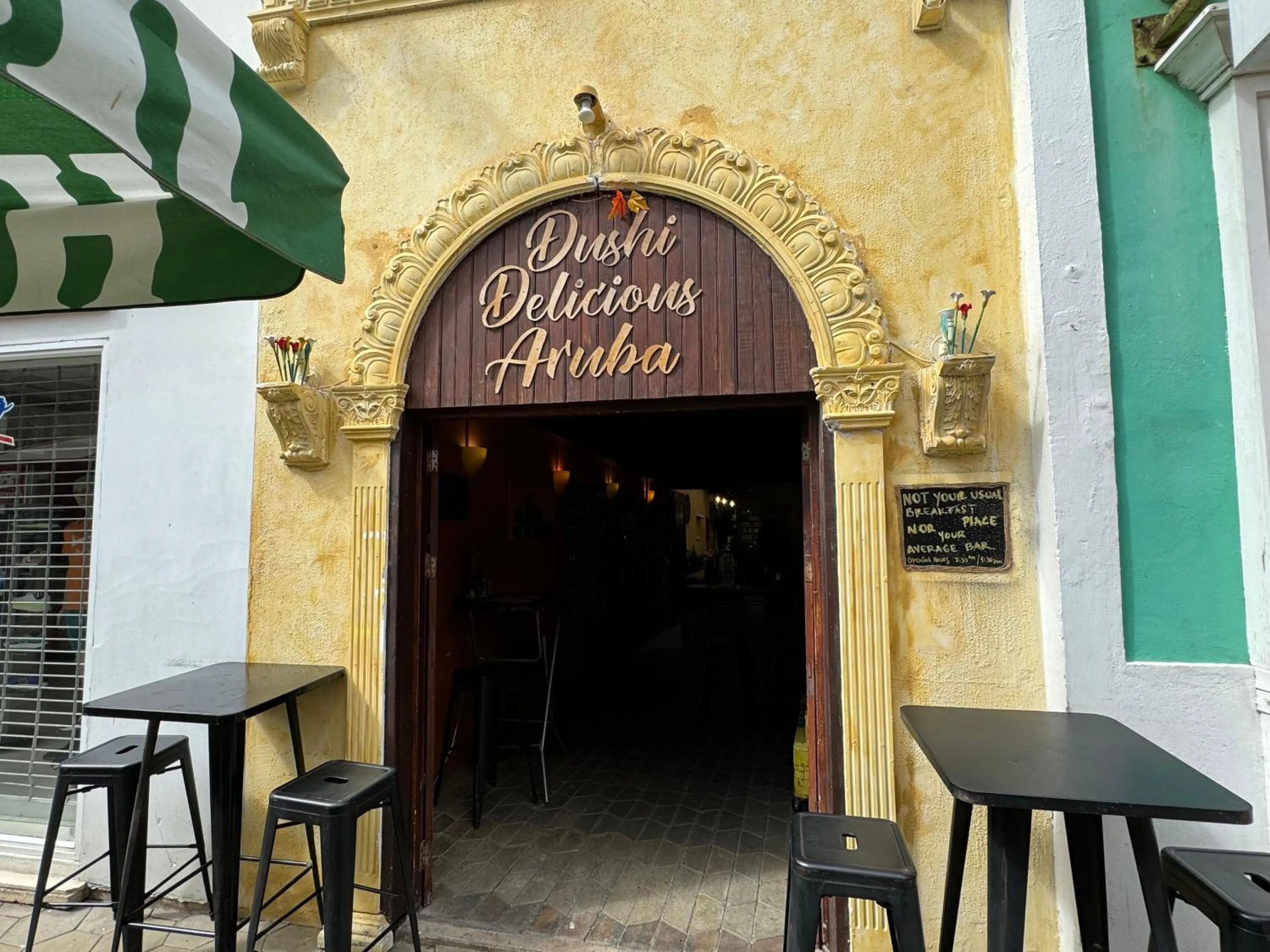 Restaurant/places to eat in Central Boutique Hotel