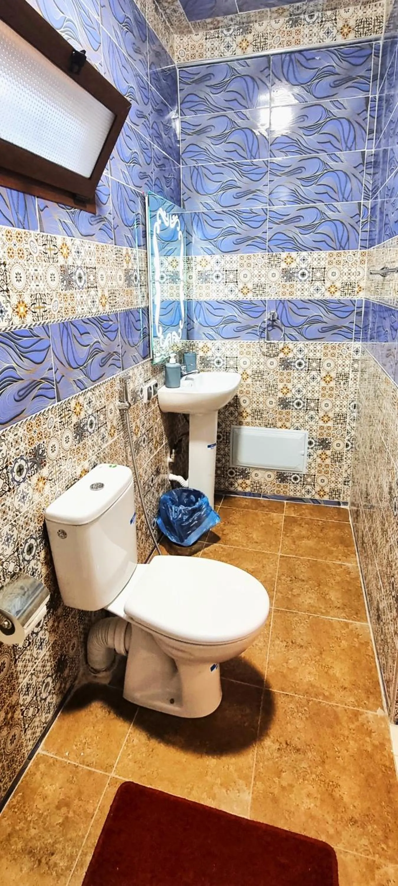 Shower in Hôtel Villa des étoiles