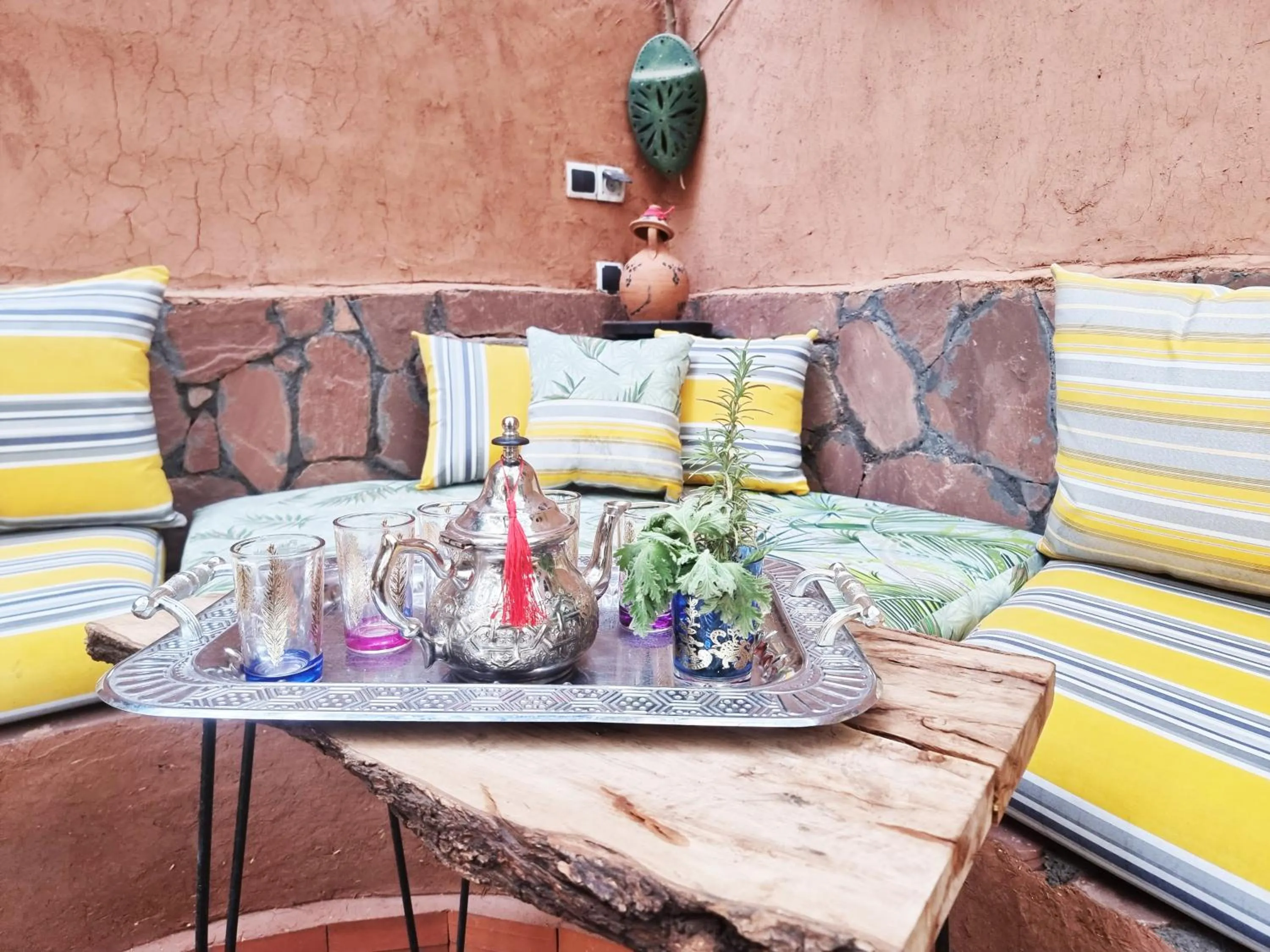 Garden in Hôtel Villa des étoiles