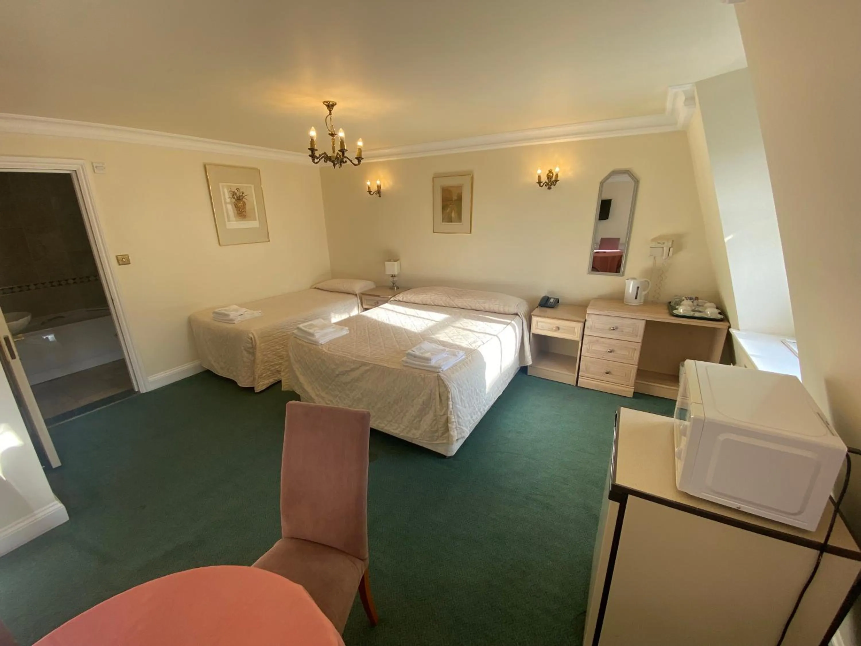 Bed in The Brompton Hotel