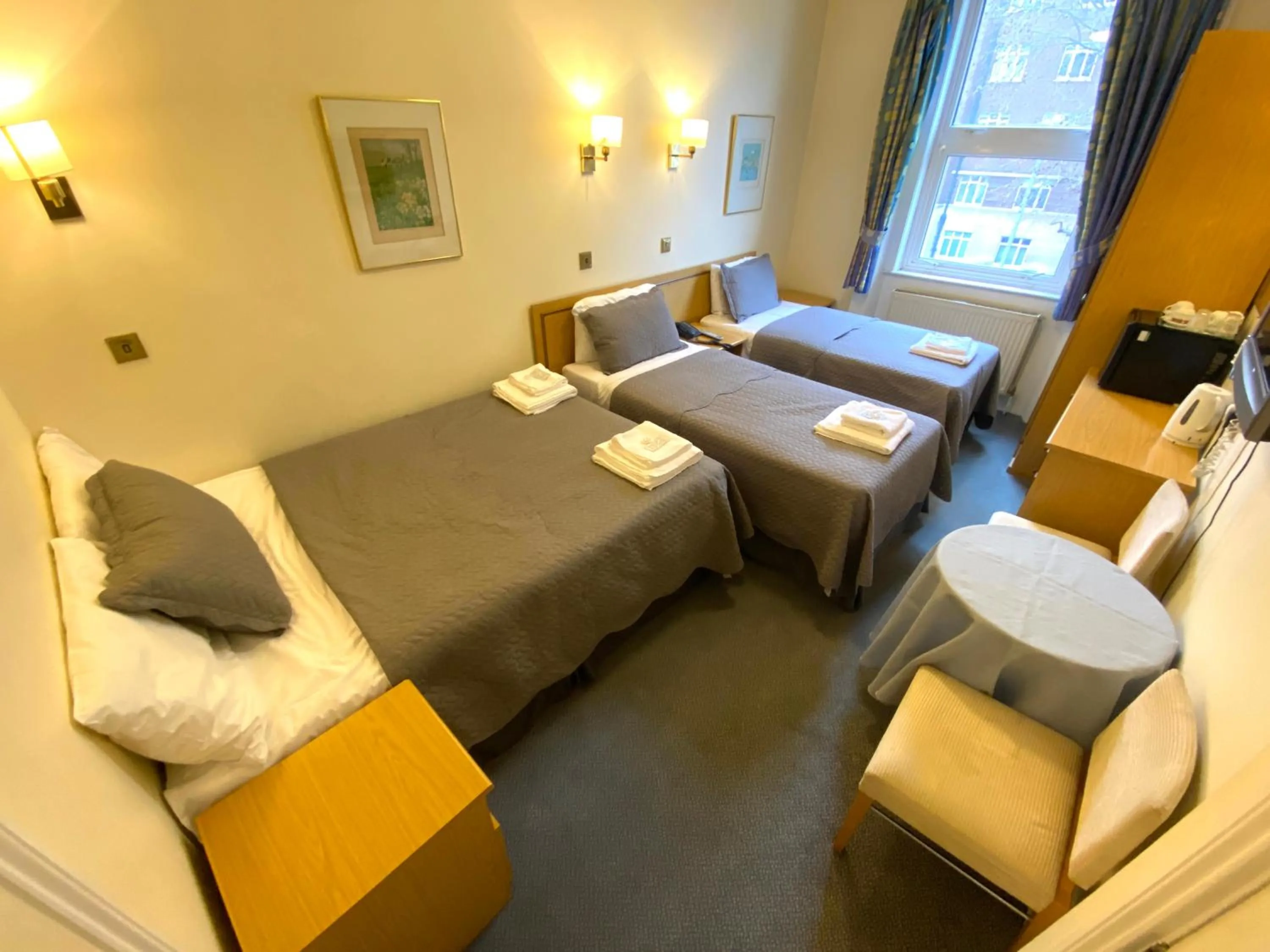 Bed in The Brompton Hotel