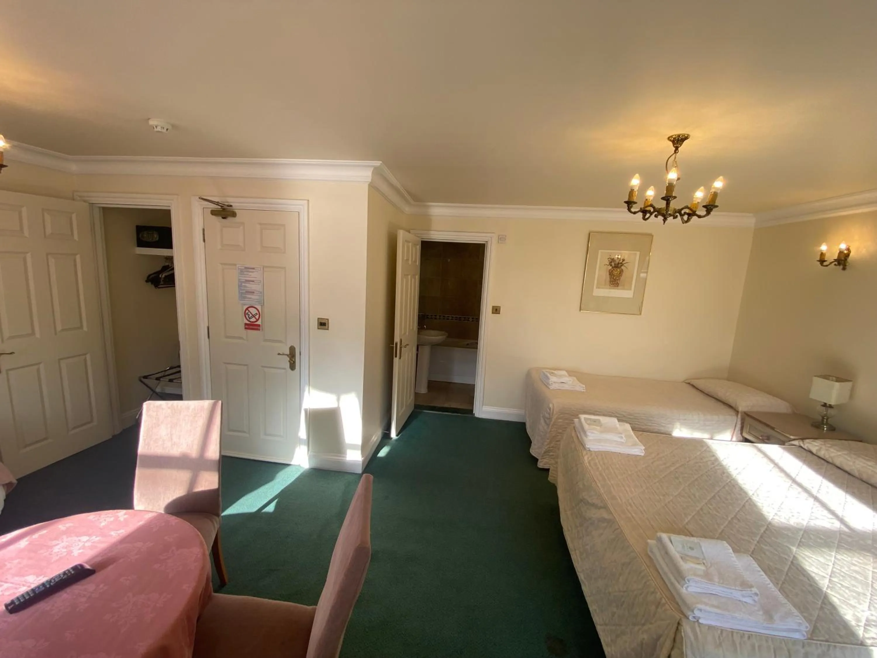 Bed in The Brompton Hotel