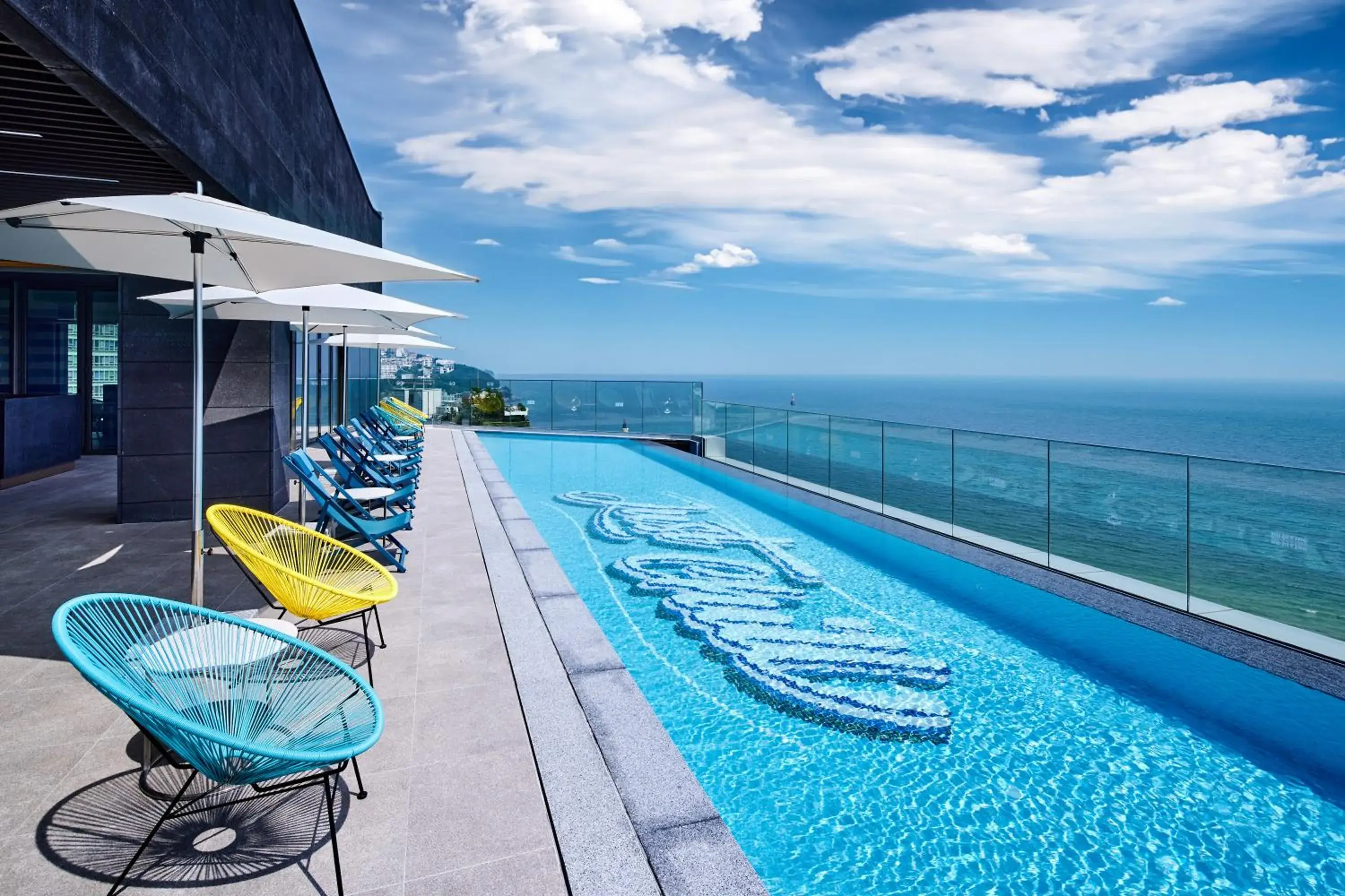 Pool view in L7 HAEUNDAE by LOTTE HOTELS Pool view in L7 HAEUNDAE by LOTTE HOTELS