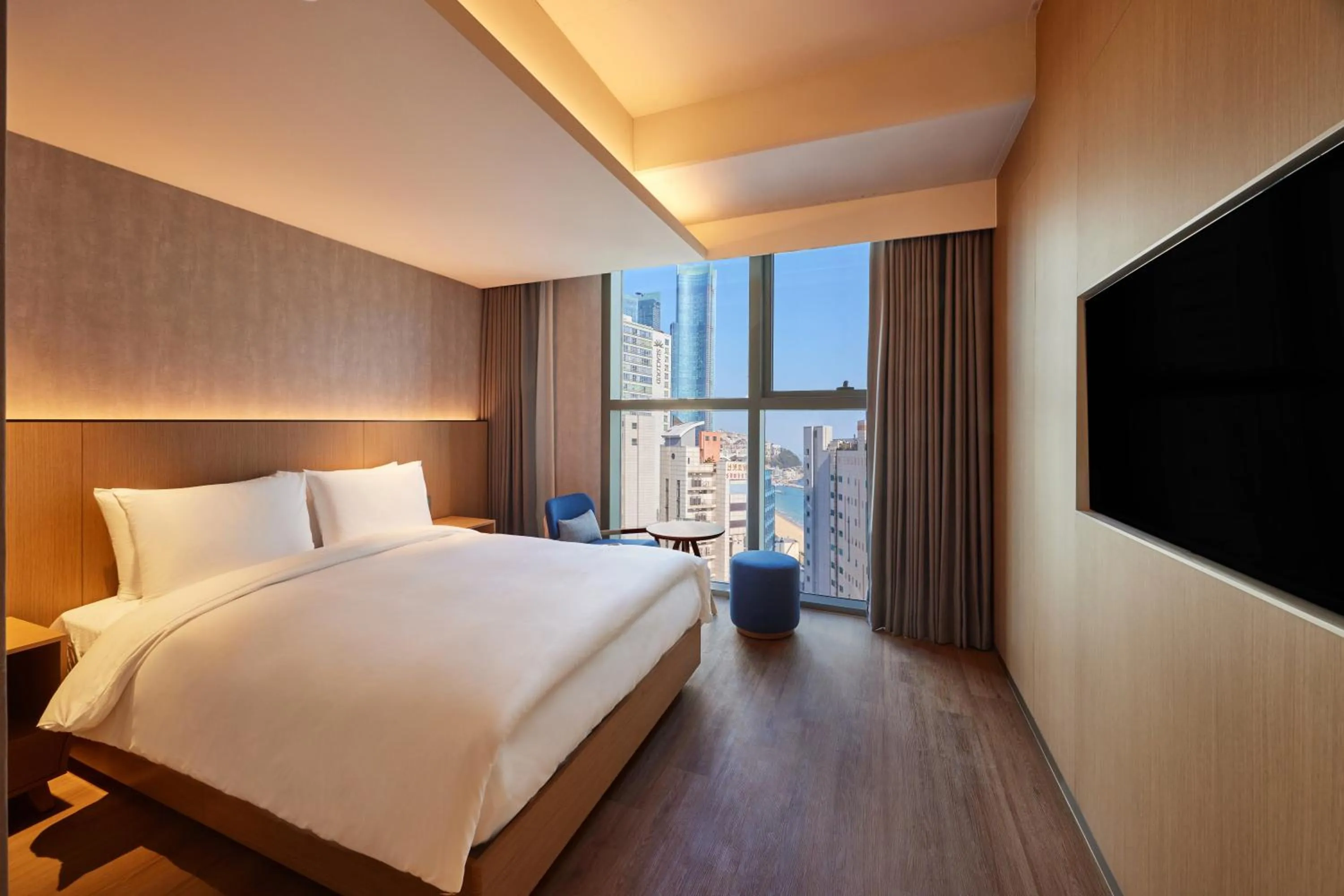 Bed in L7 HAEUNDAE by LOTTE HOTELS