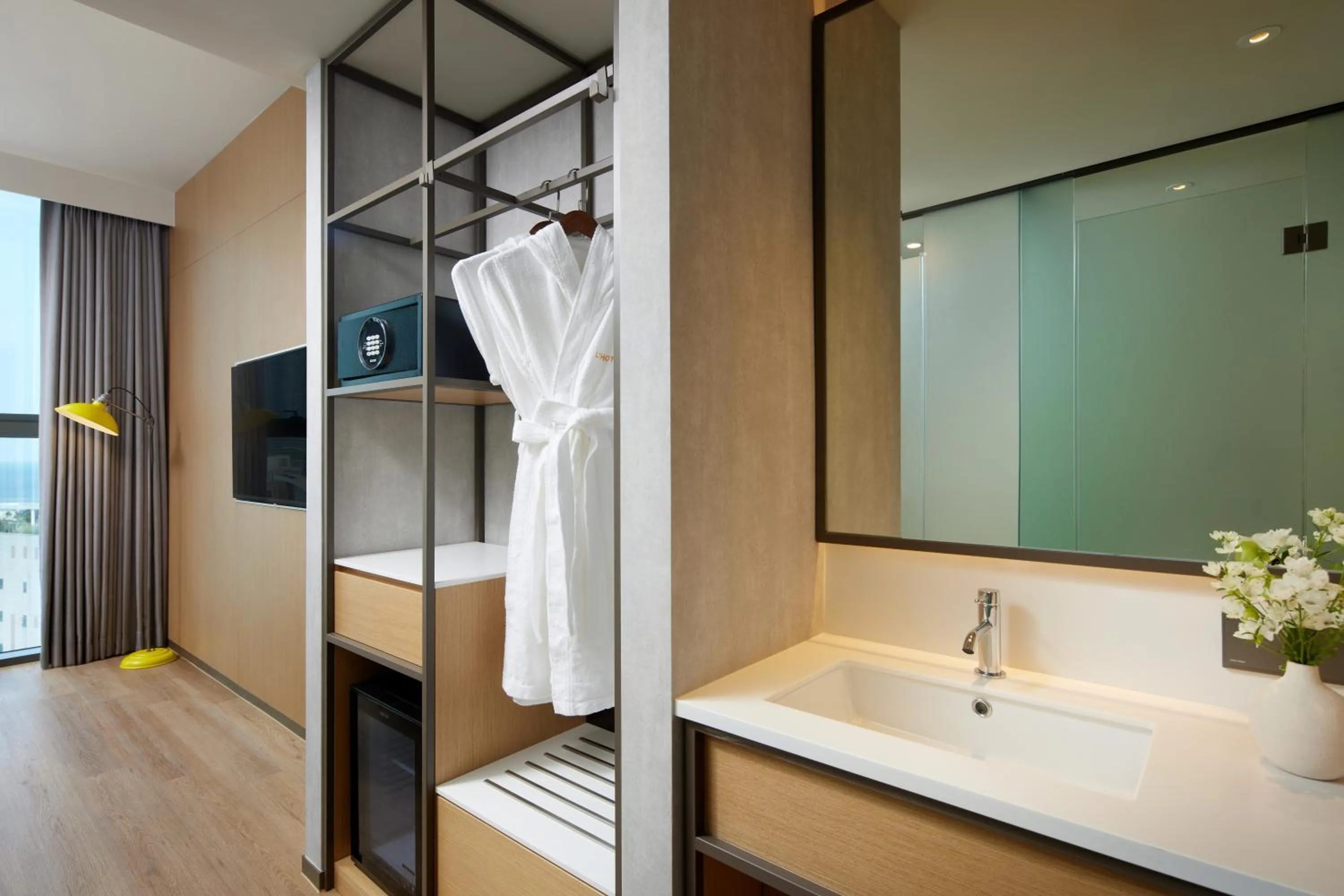 Photo of the whole room, Bed in L7 HAEUNDAE by LOTTE HOTELS