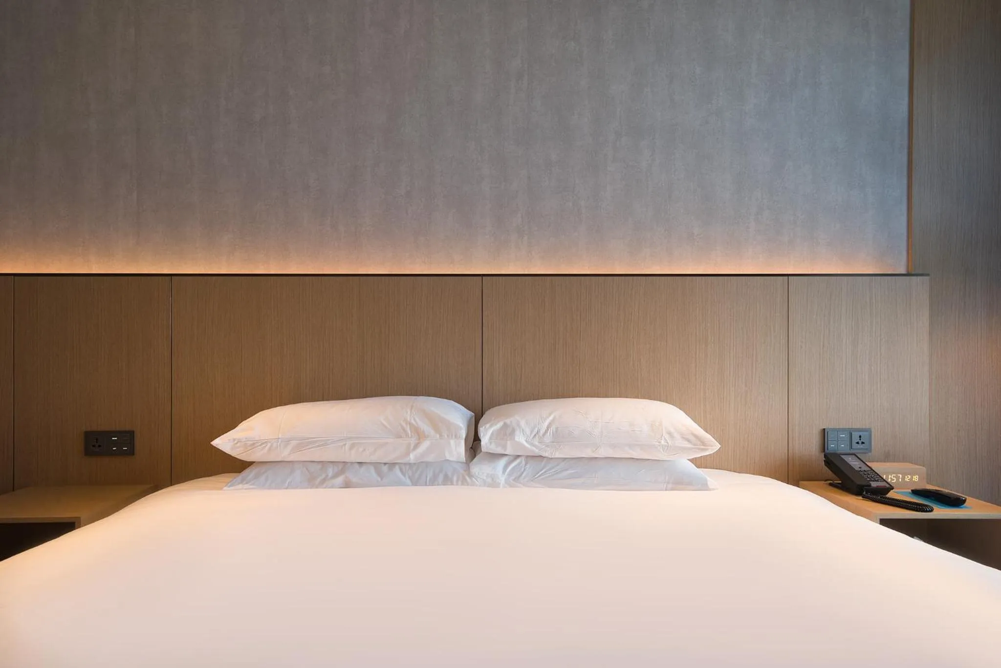 Bedroom, Bed in L7 HAEUNDAE by LOTTE HOTELS