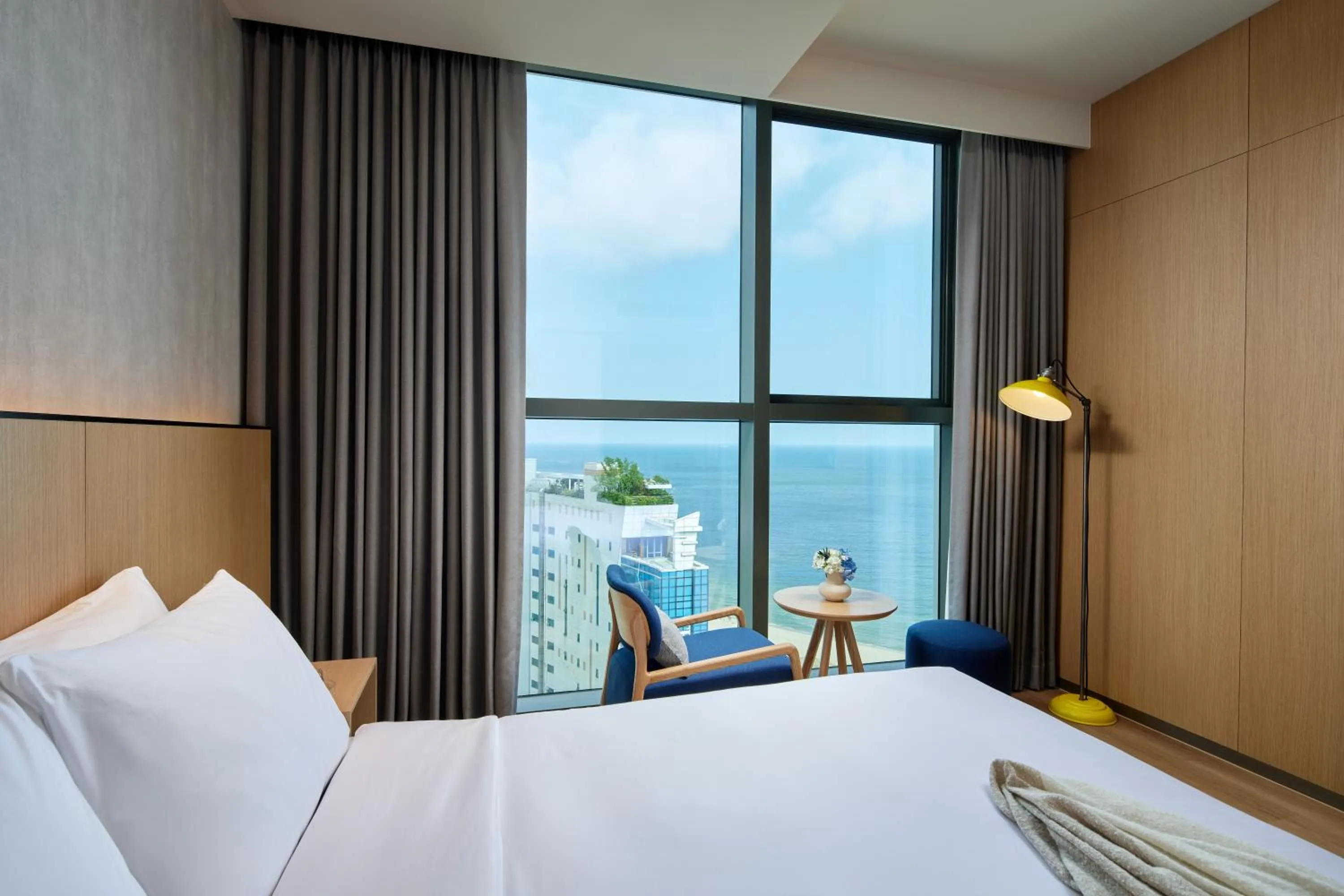 Bedroom, Bed in L7 HAEUNDAE by LOTTE HOTELS