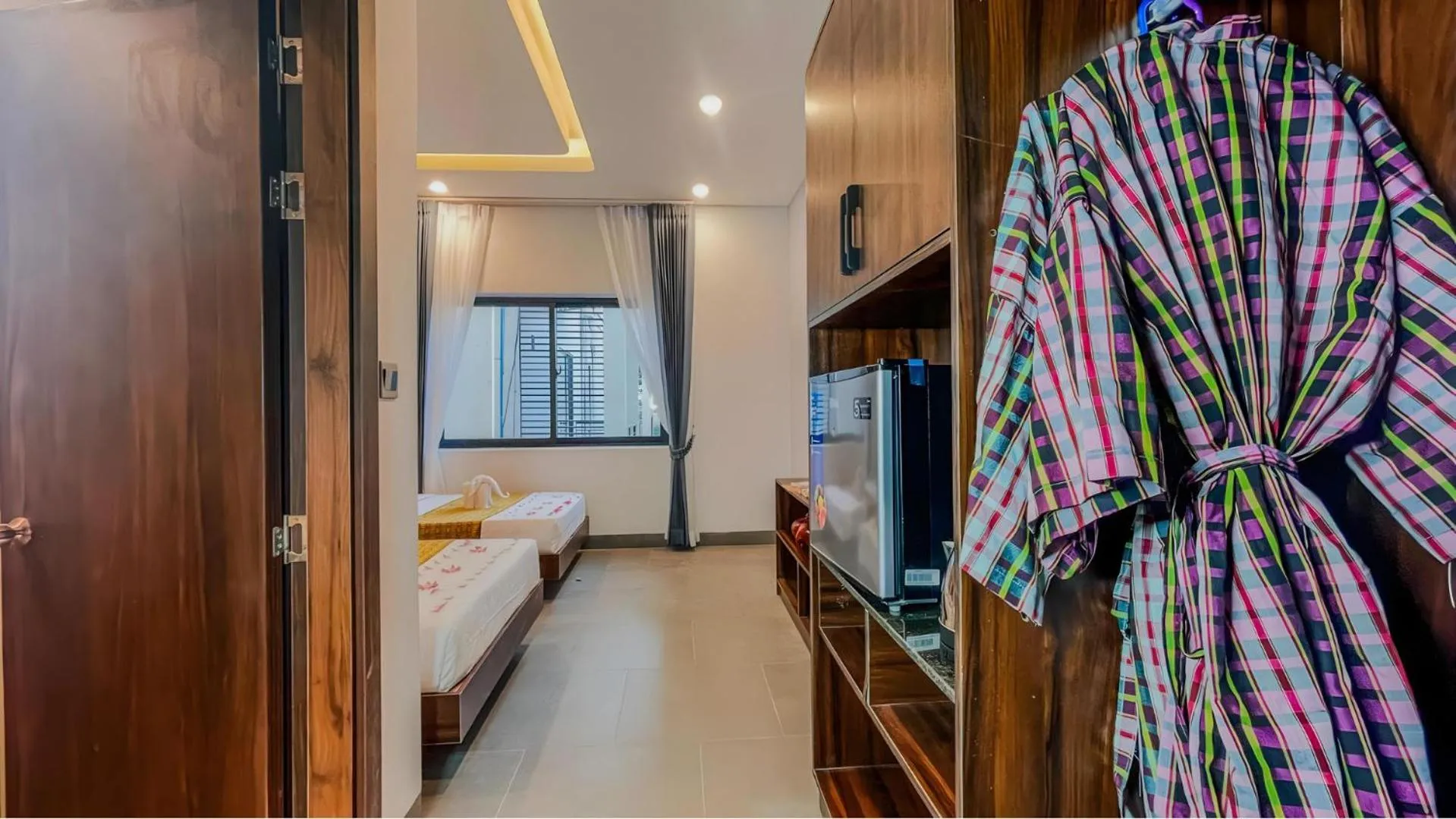 wardrobe, Bed in The Luxury
