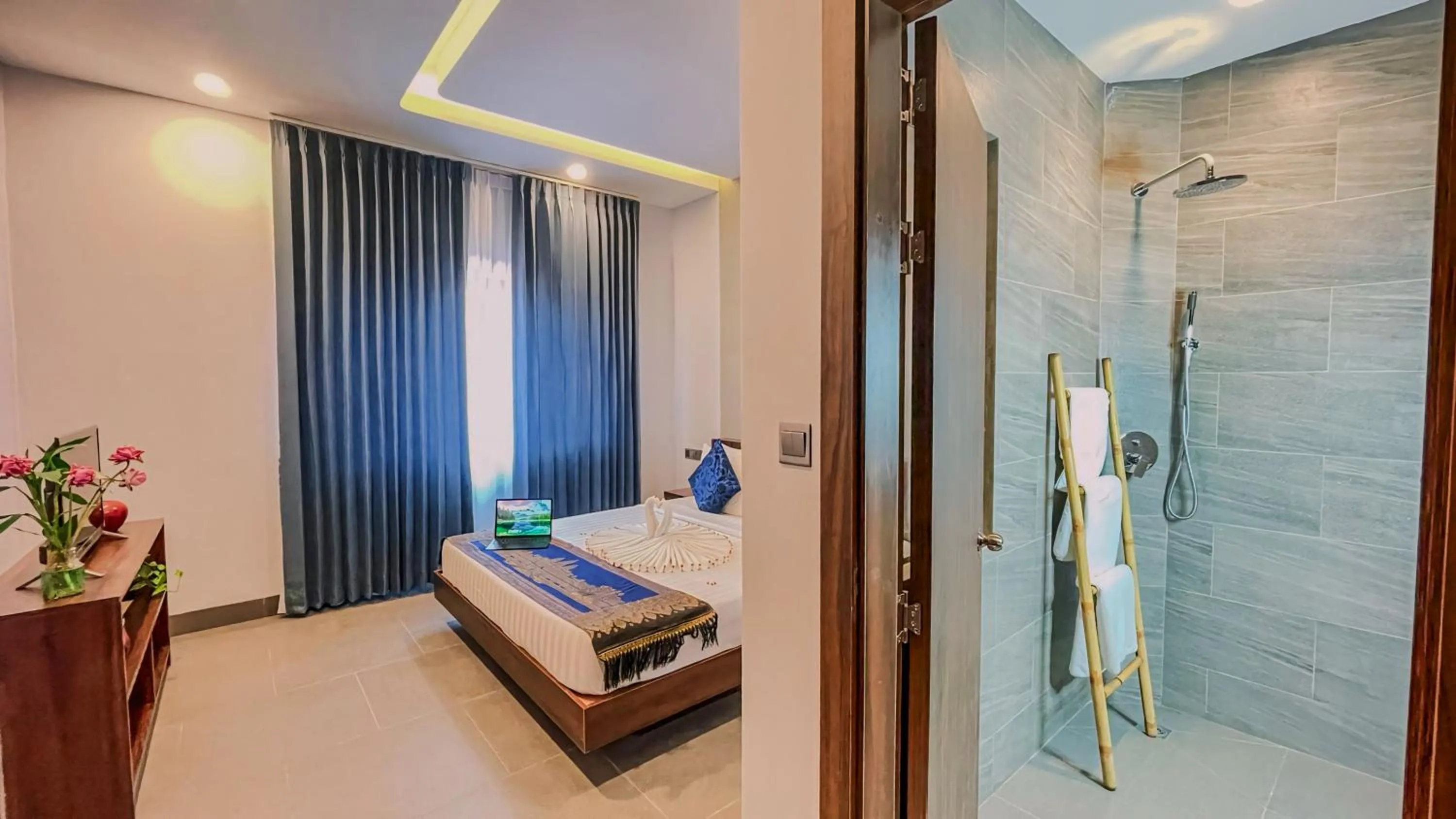 Bathroom, Bed in The Luxury