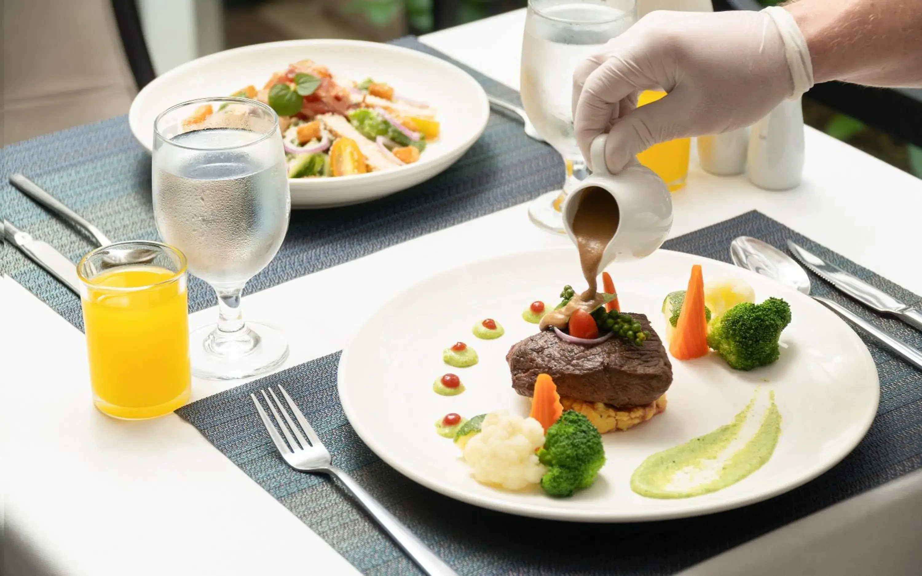 Restaurant/places to eat in The Luxury Restaurant/places to eat in The Luxury