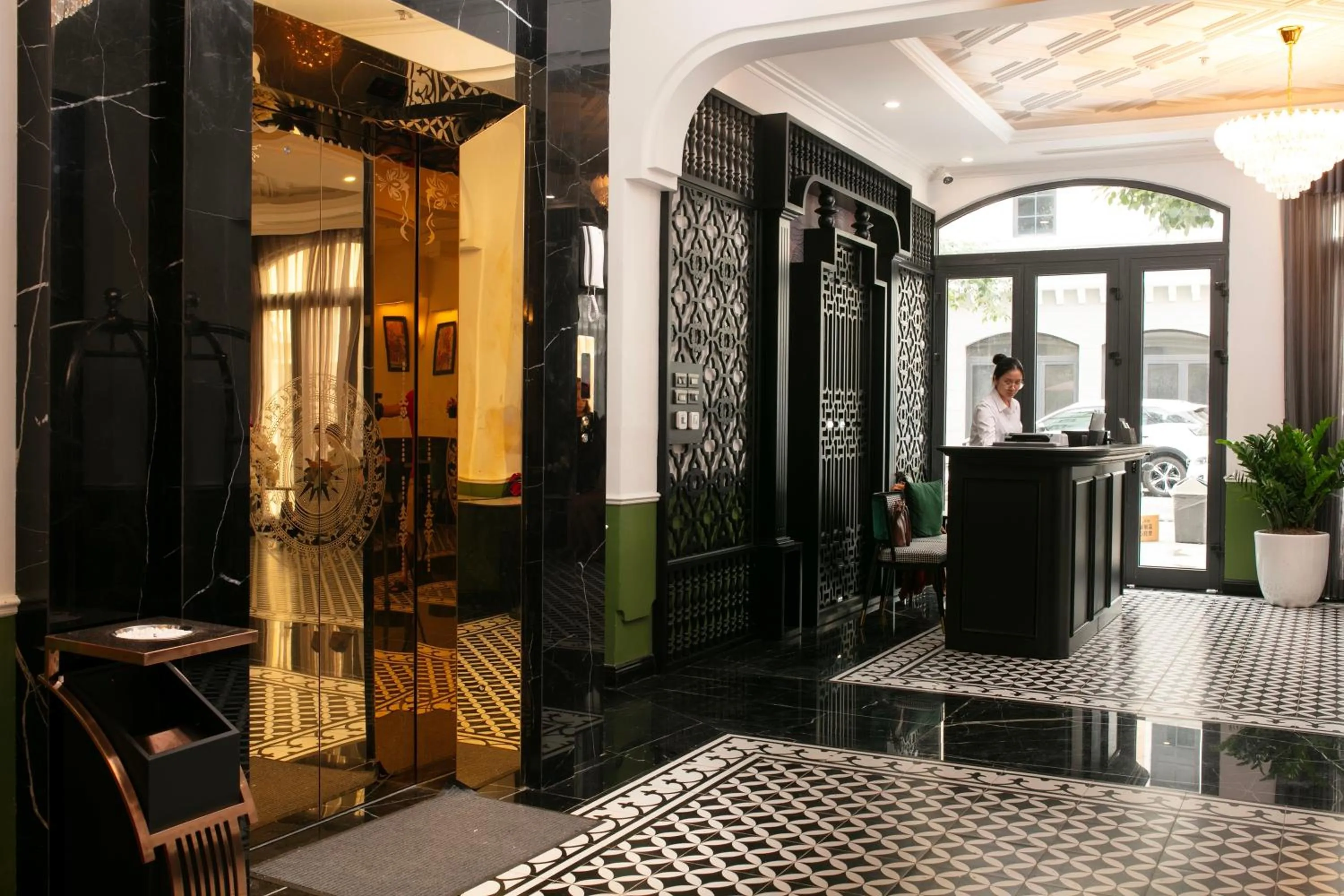 Lobby or reception in Elegant Boutique Hotel Ha Long